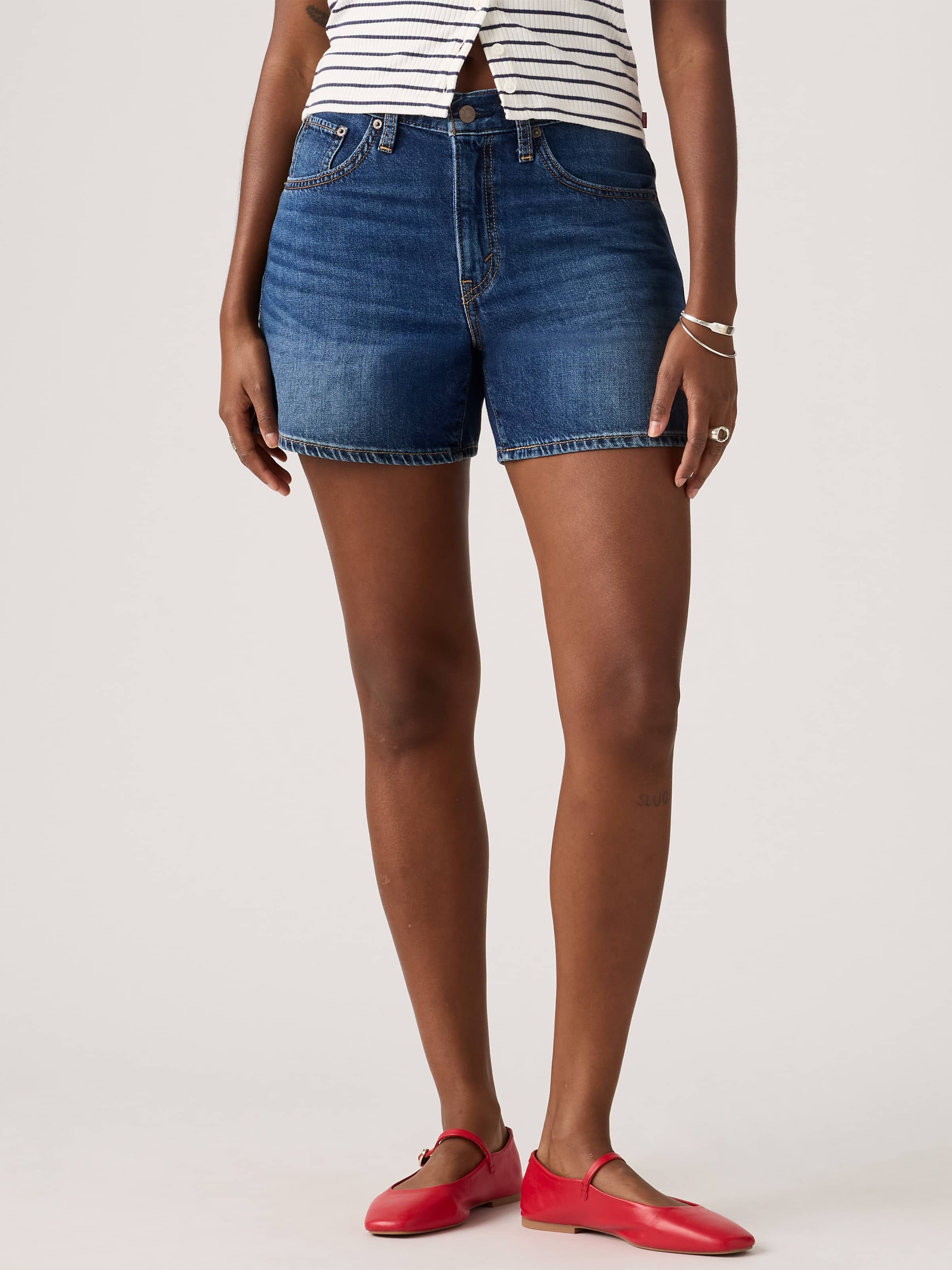 Cinch Short In Kiss Goodbye