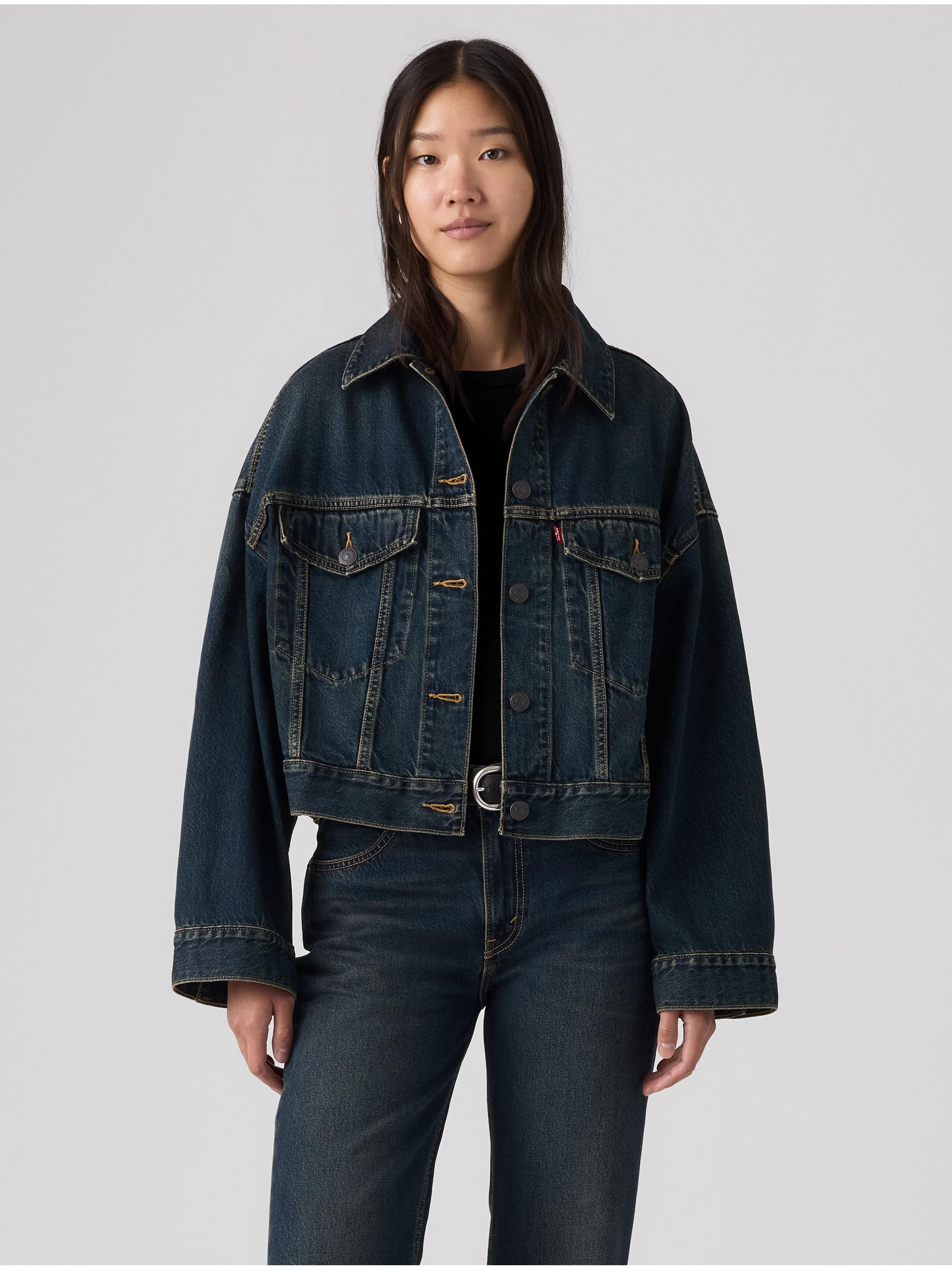 Loose Crop Trucker In High Vibration