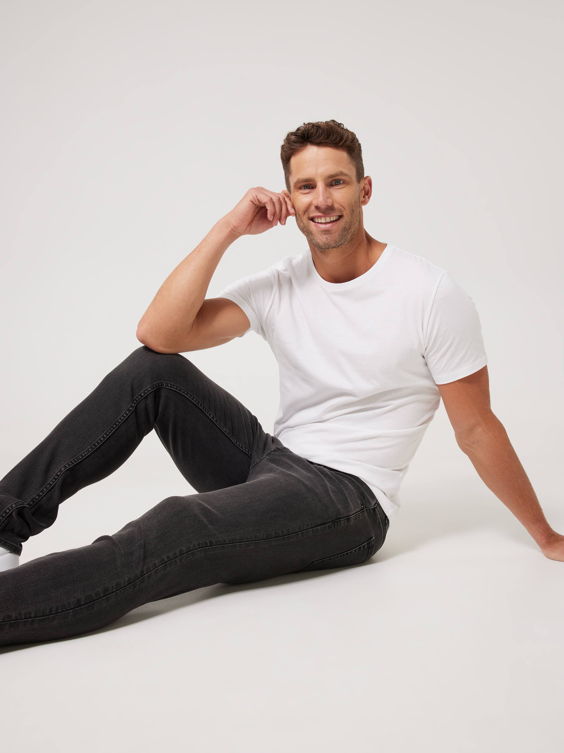 Stretch Skinny Tapered Leg Jean
