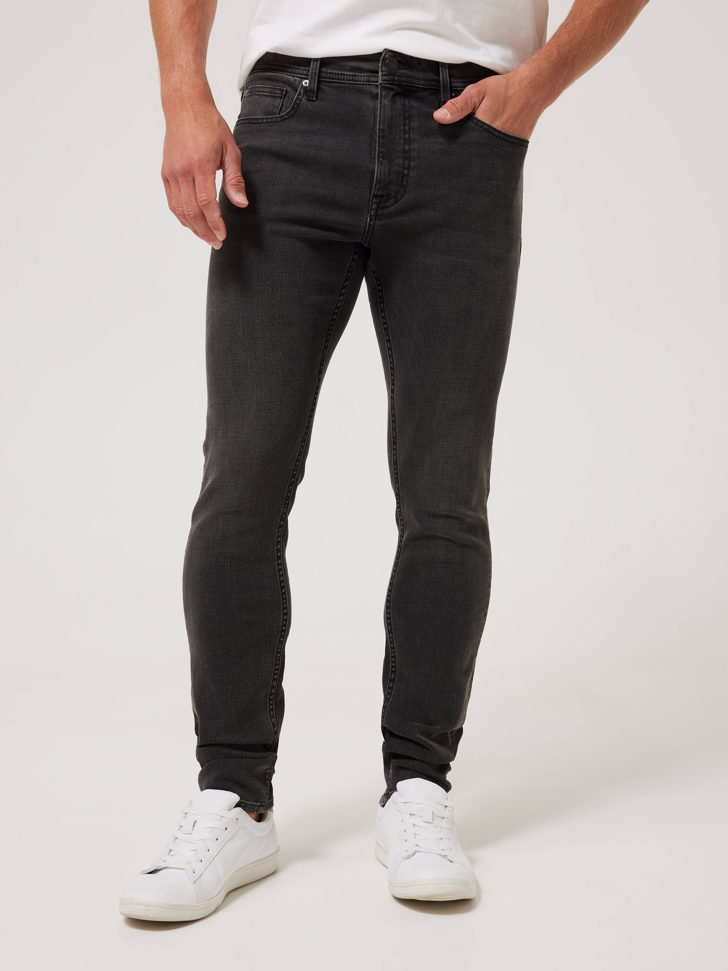 Stretch Skinny Tapered Leg Jean