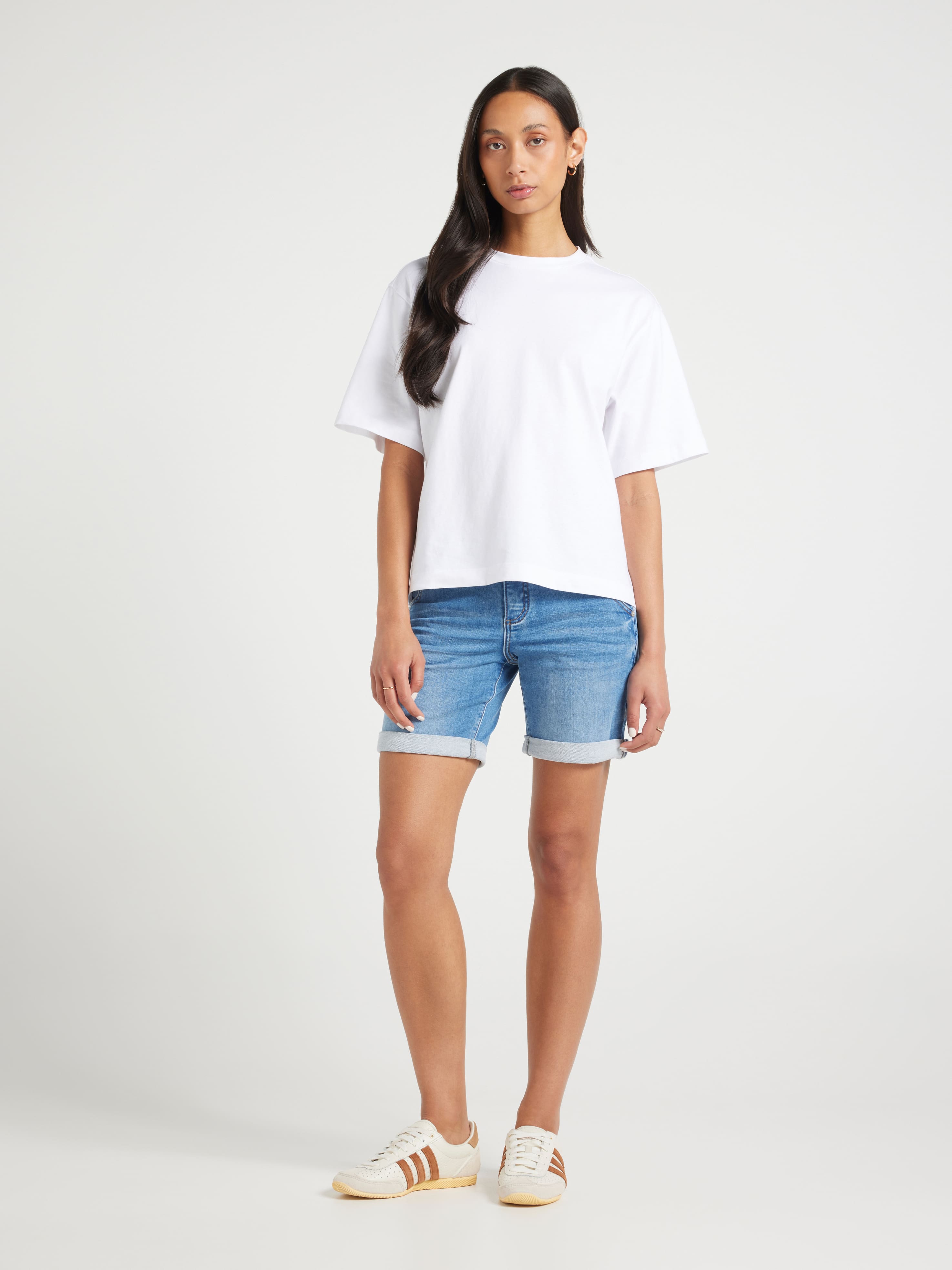 Amaze Mid Rise Girlfriend Short