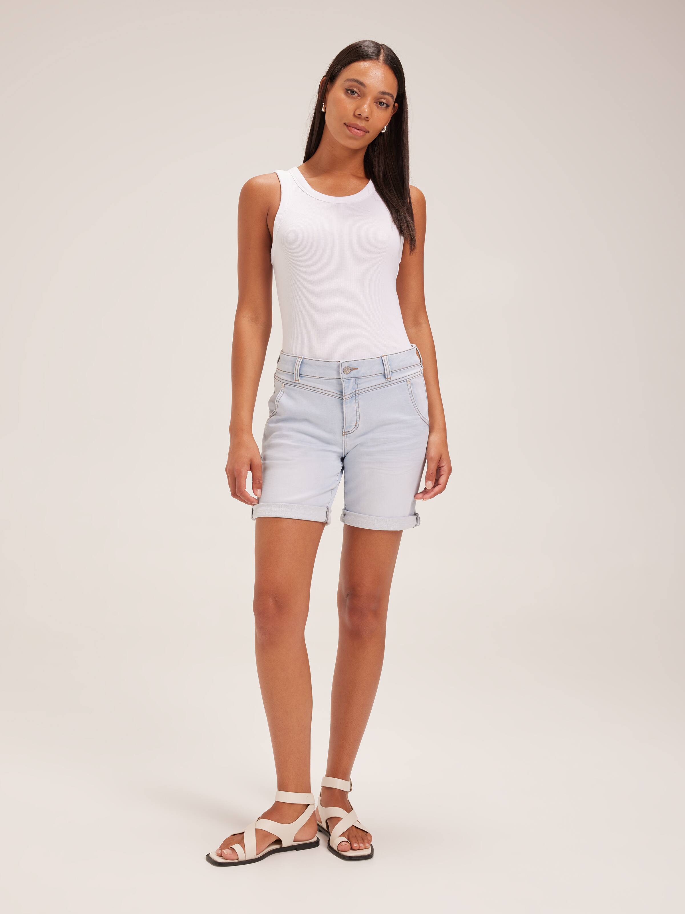 Amaze Mid Rise Girlfriend Short