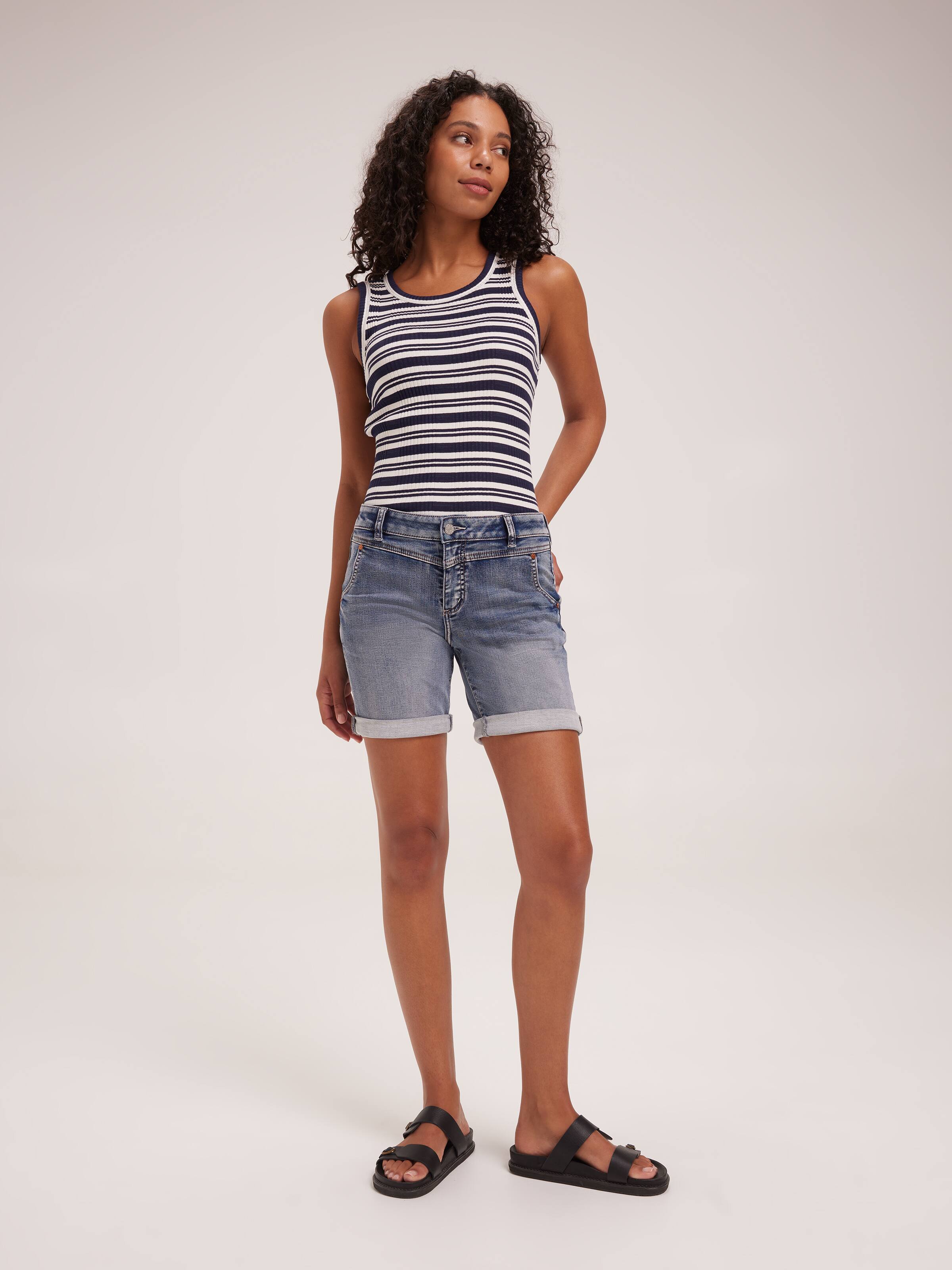 Amaze Mid Rise Girlfriend Short