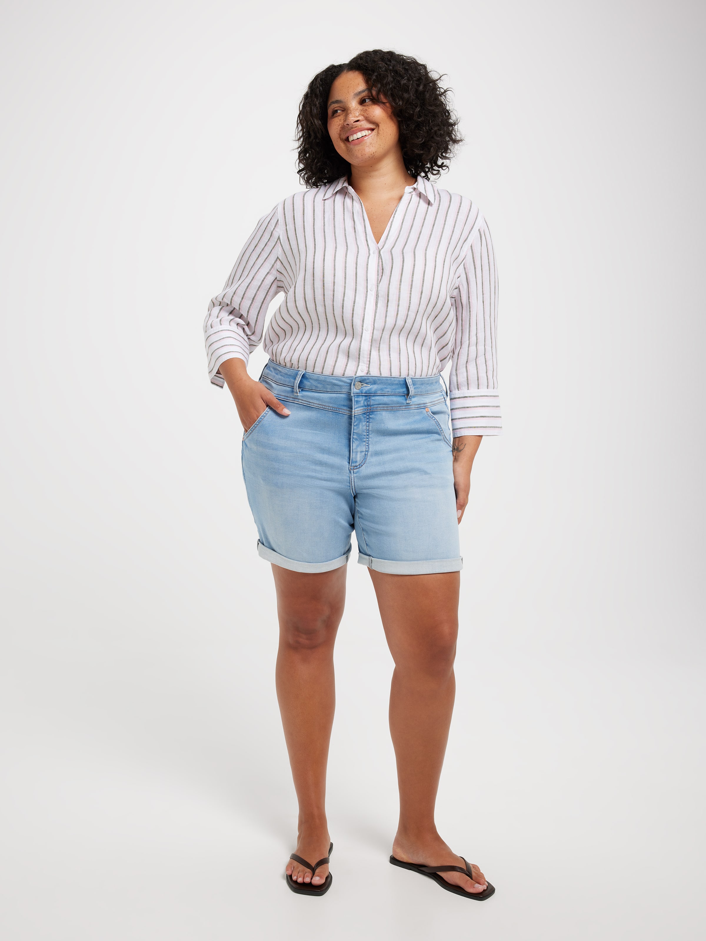 Curve Amaze Mid Rise Girlfriend Short