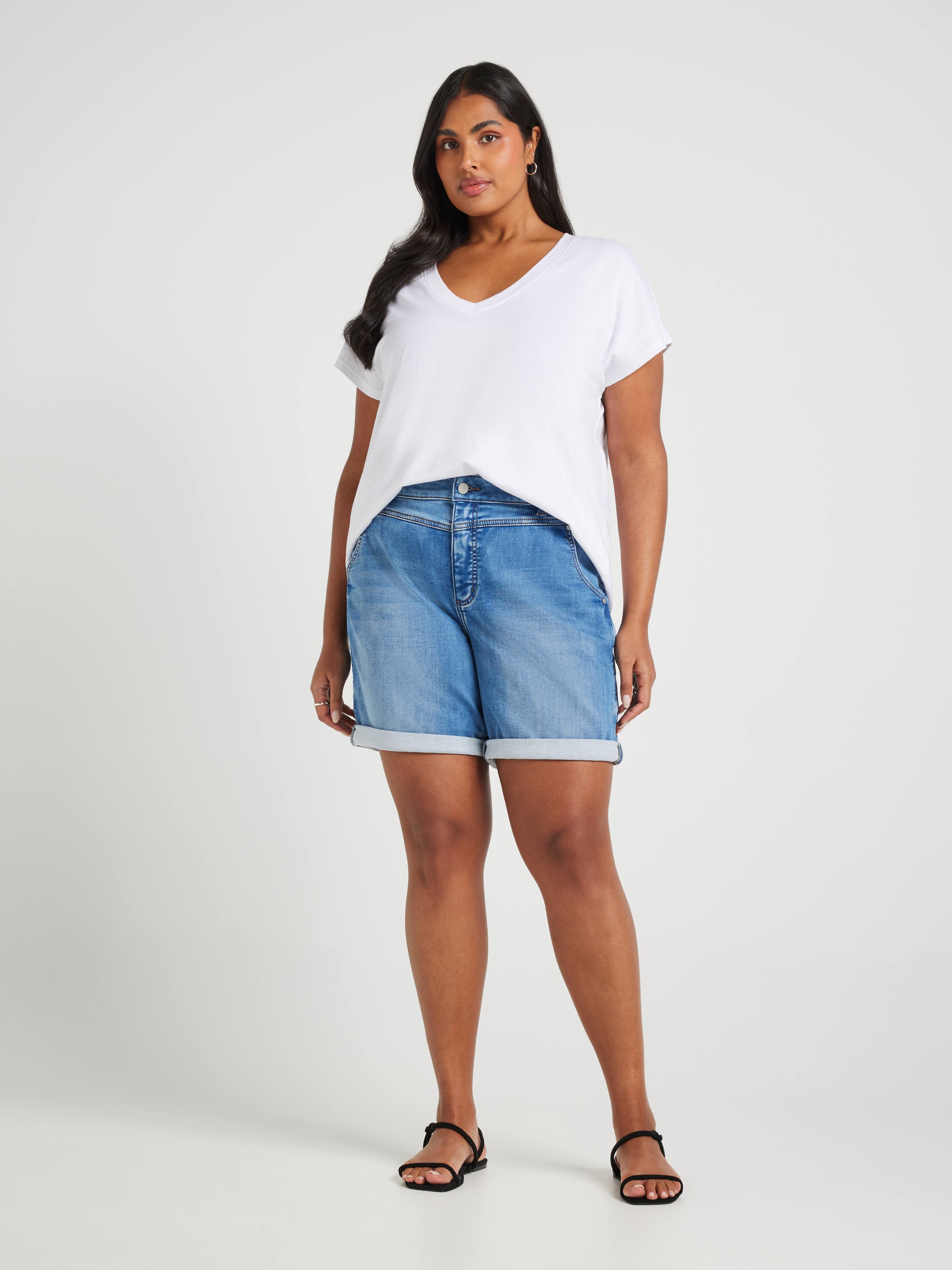 Curve Amaze Mid Rise Girlfriend Short