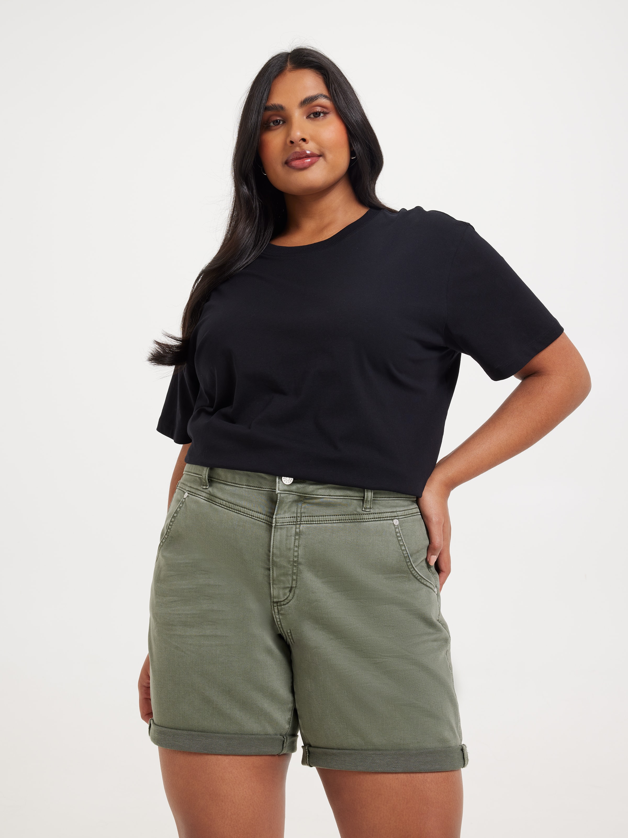Curve Amaze Mid Rise Girlfriend Short
