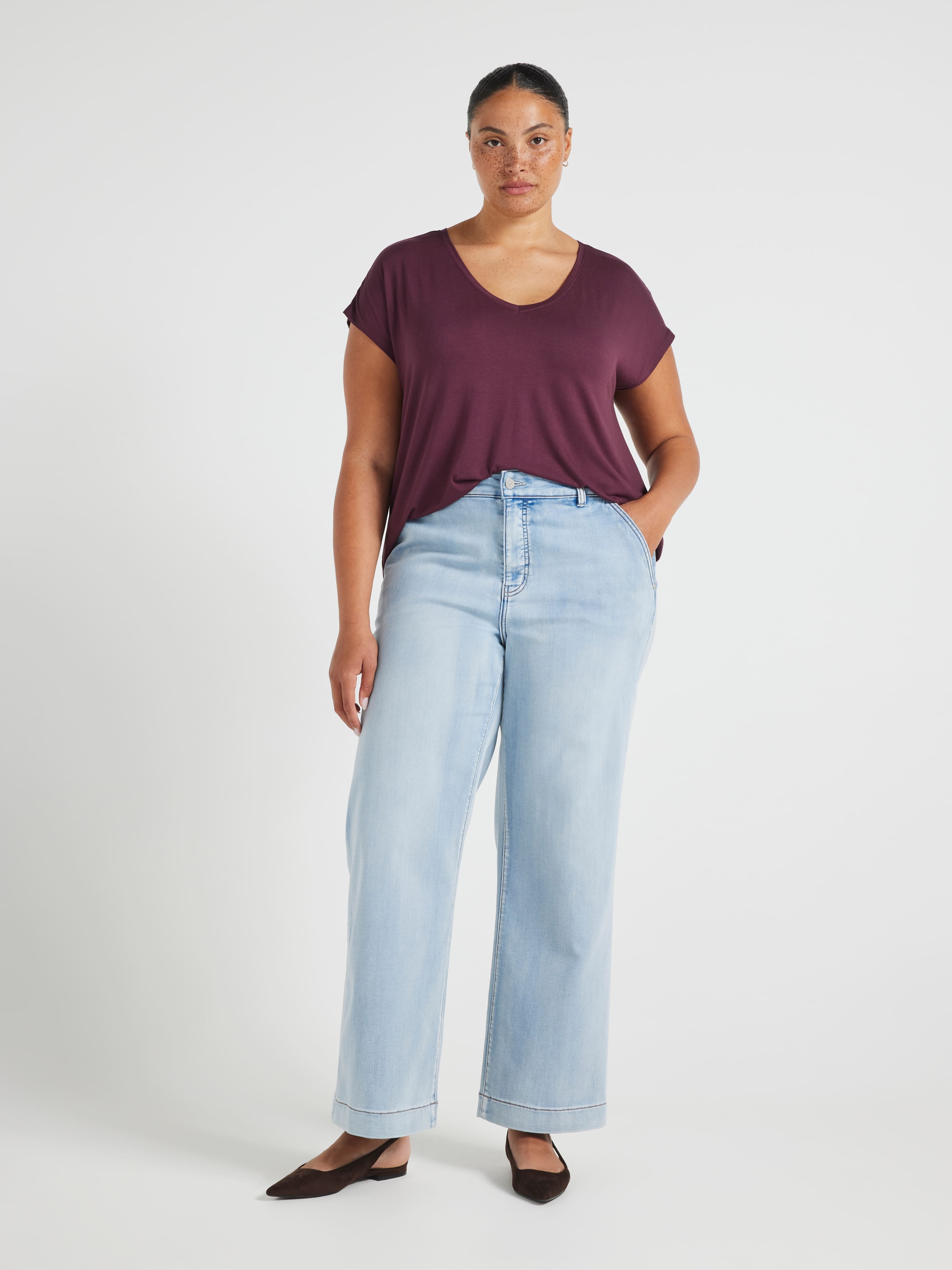Curve Luxe V Neck Tee