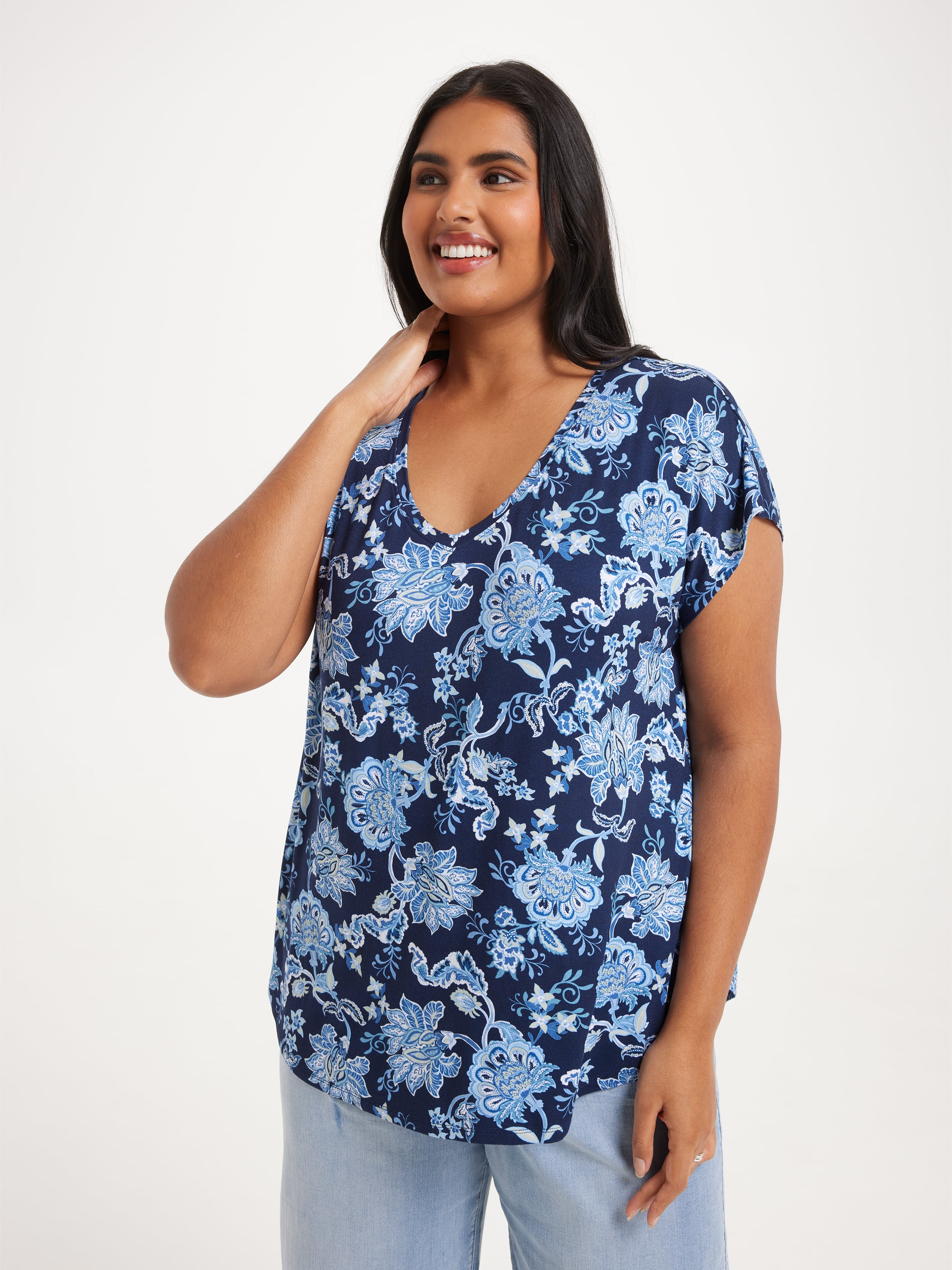 Curve Luxe V Neck Tee