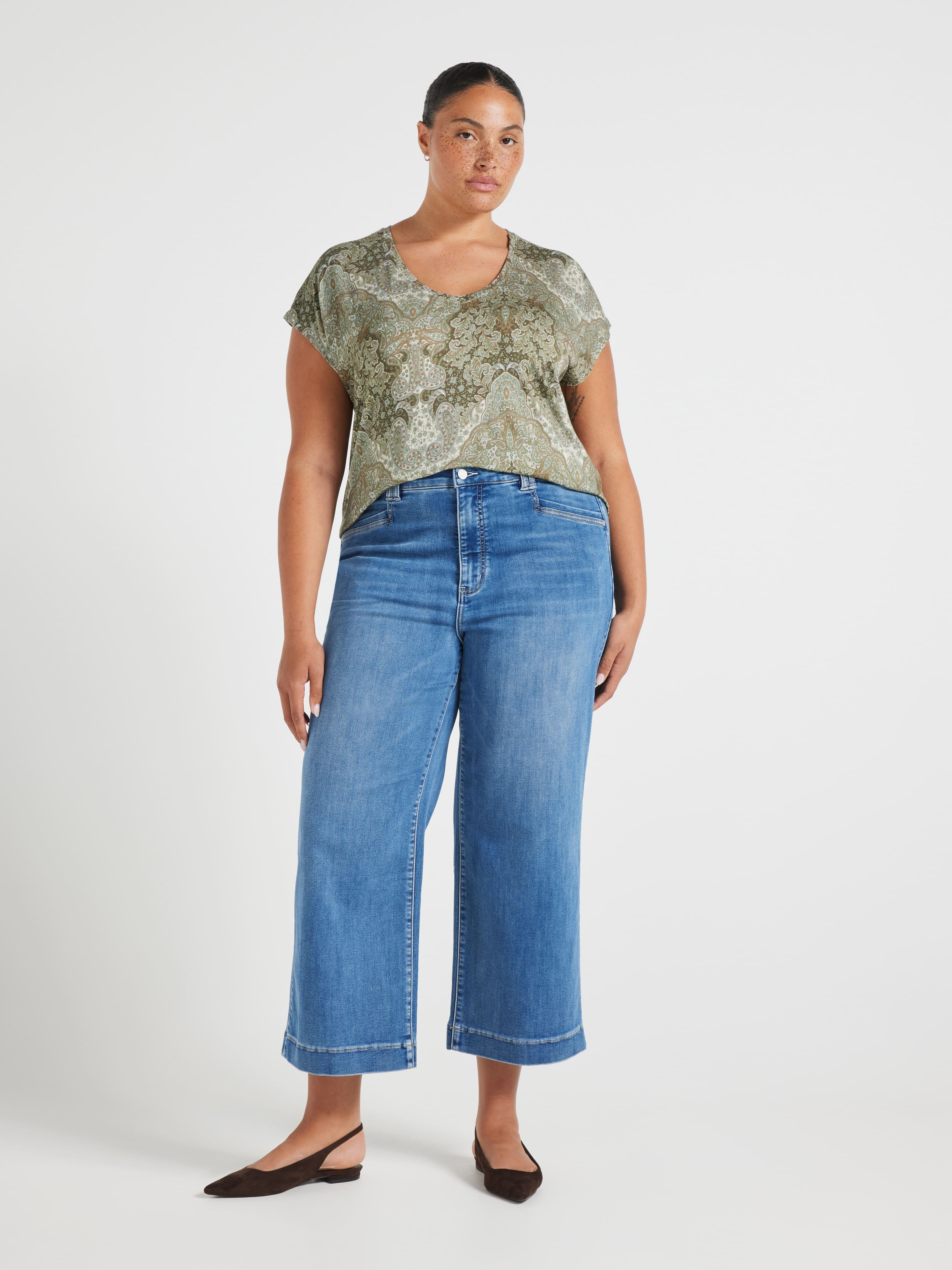 Curve Luxe V Neck Tee