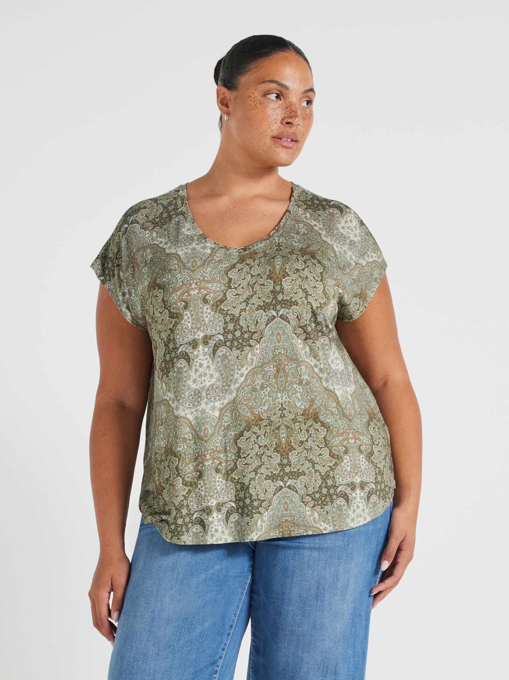 Curve Luxe V Neck Tee