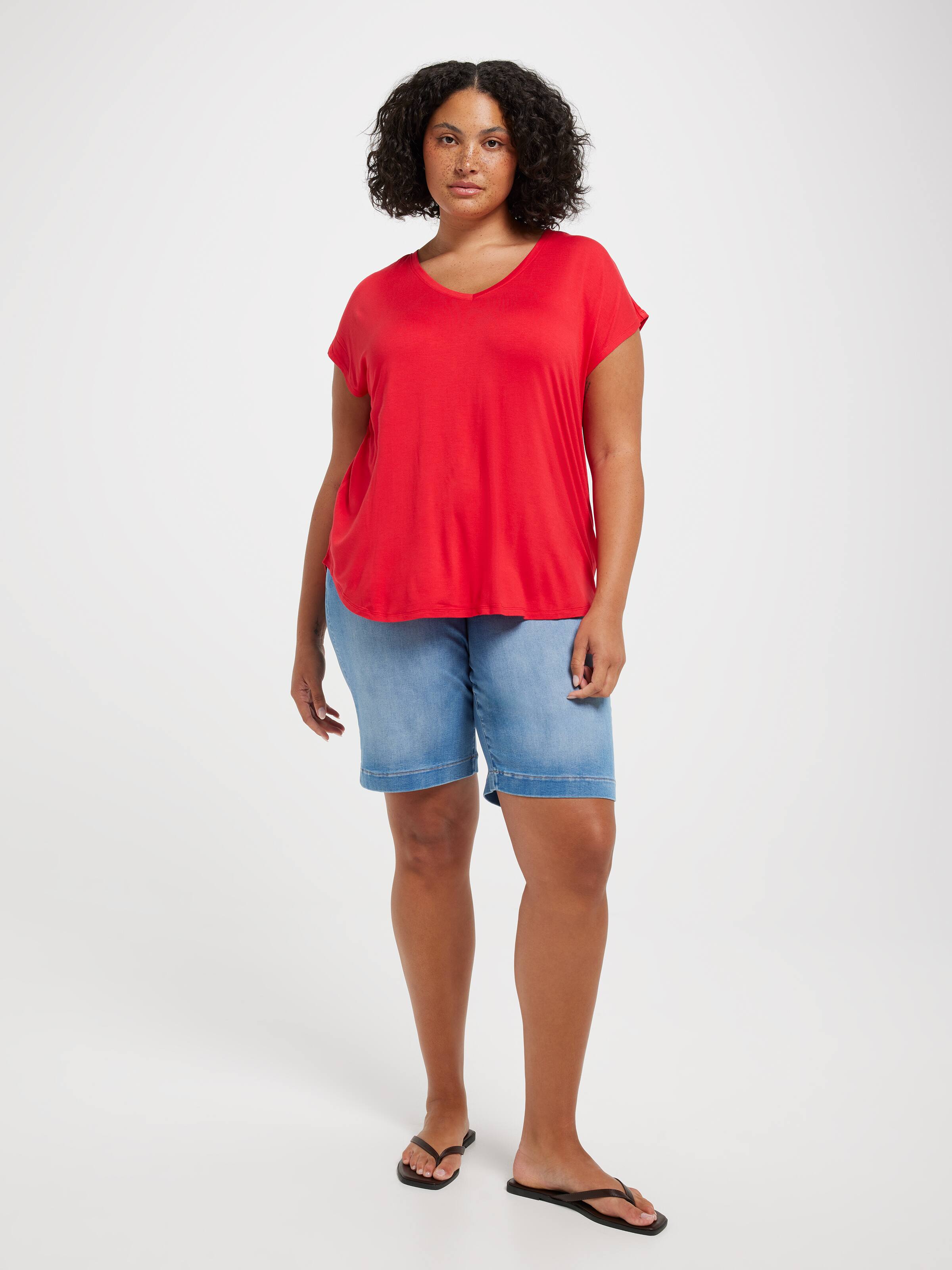 Curve Luxe V Neck Tee