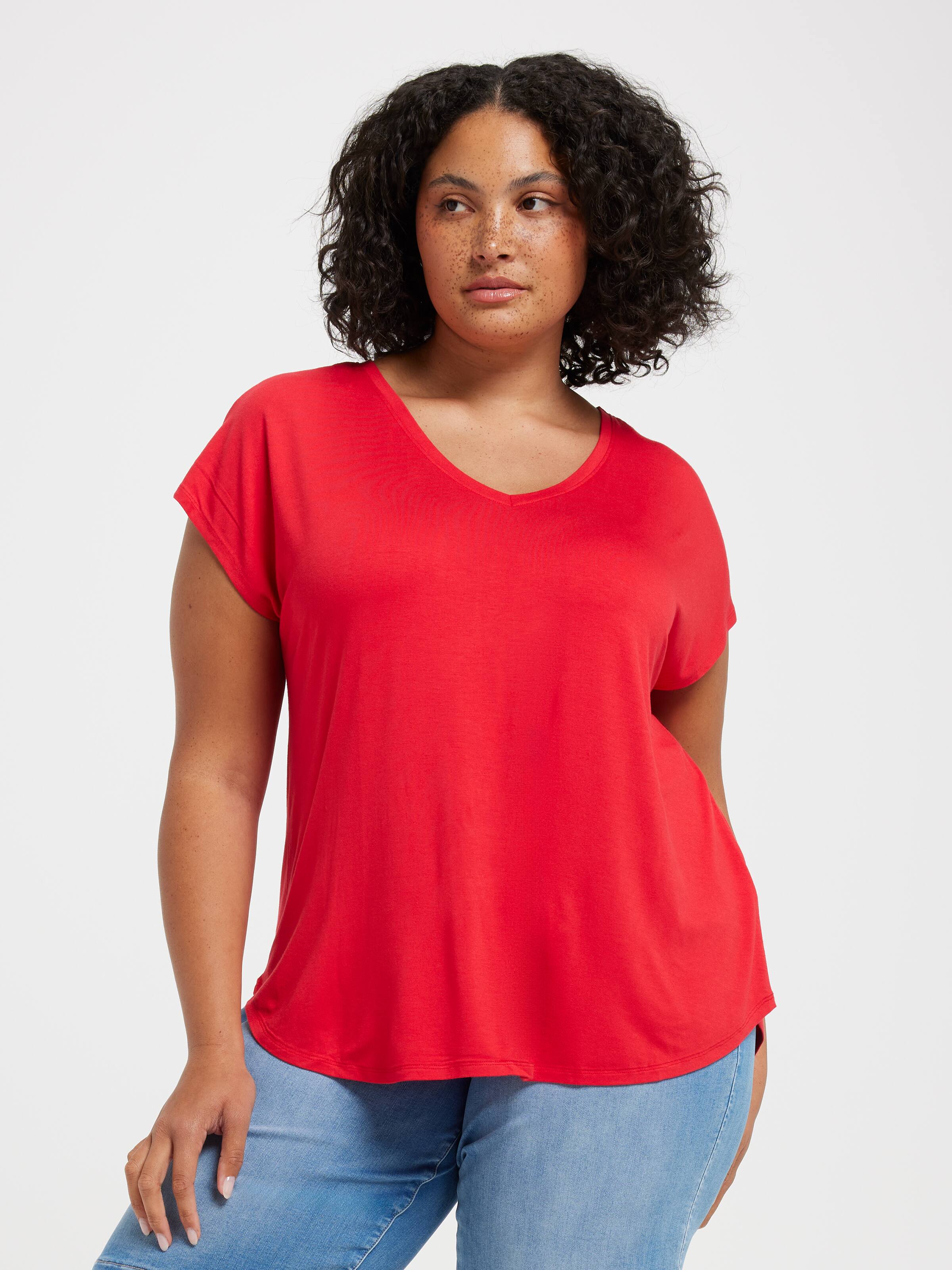 Curve Luxe V Neck Tee