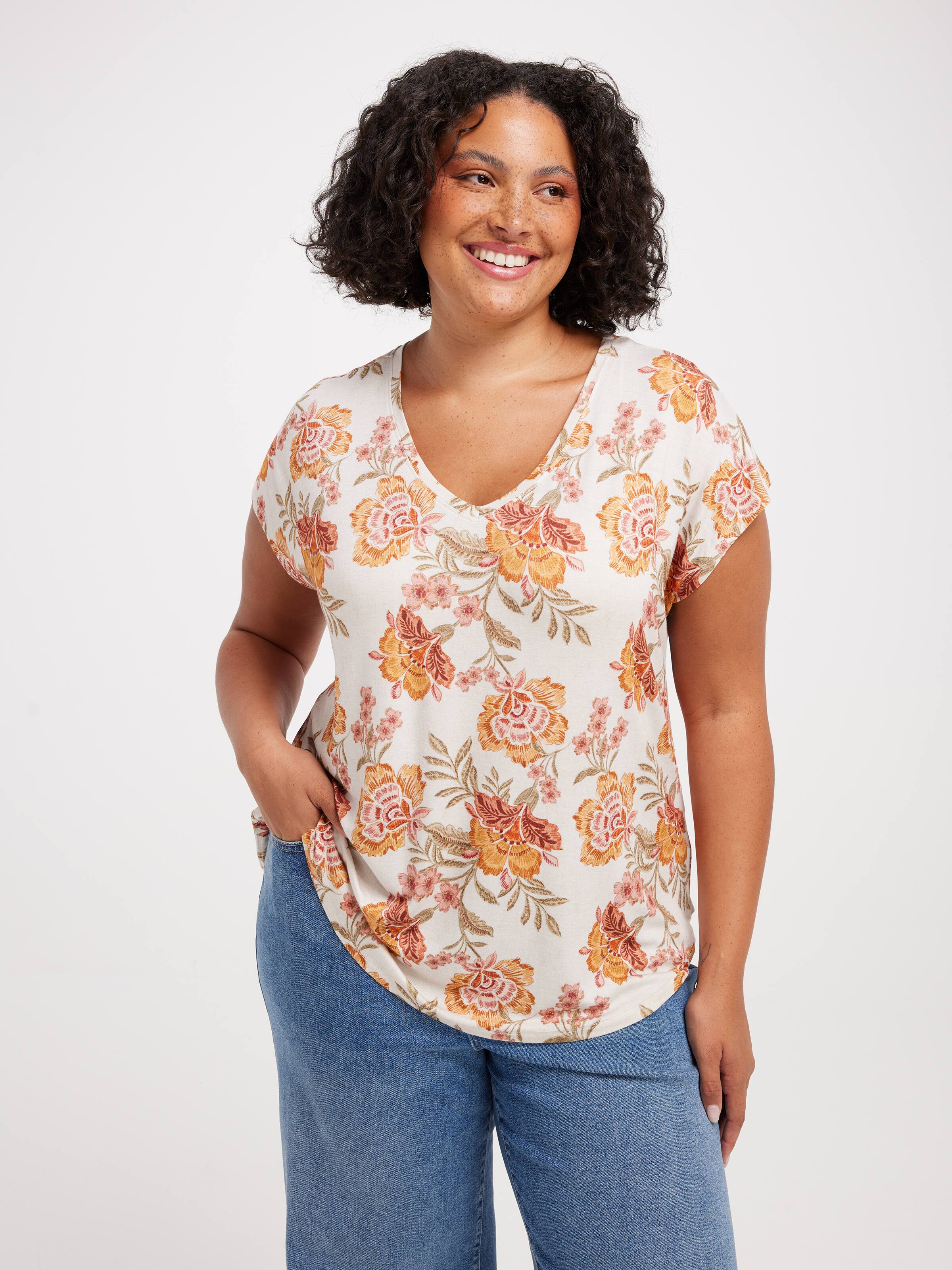 Curve Luxe V Neck Tee