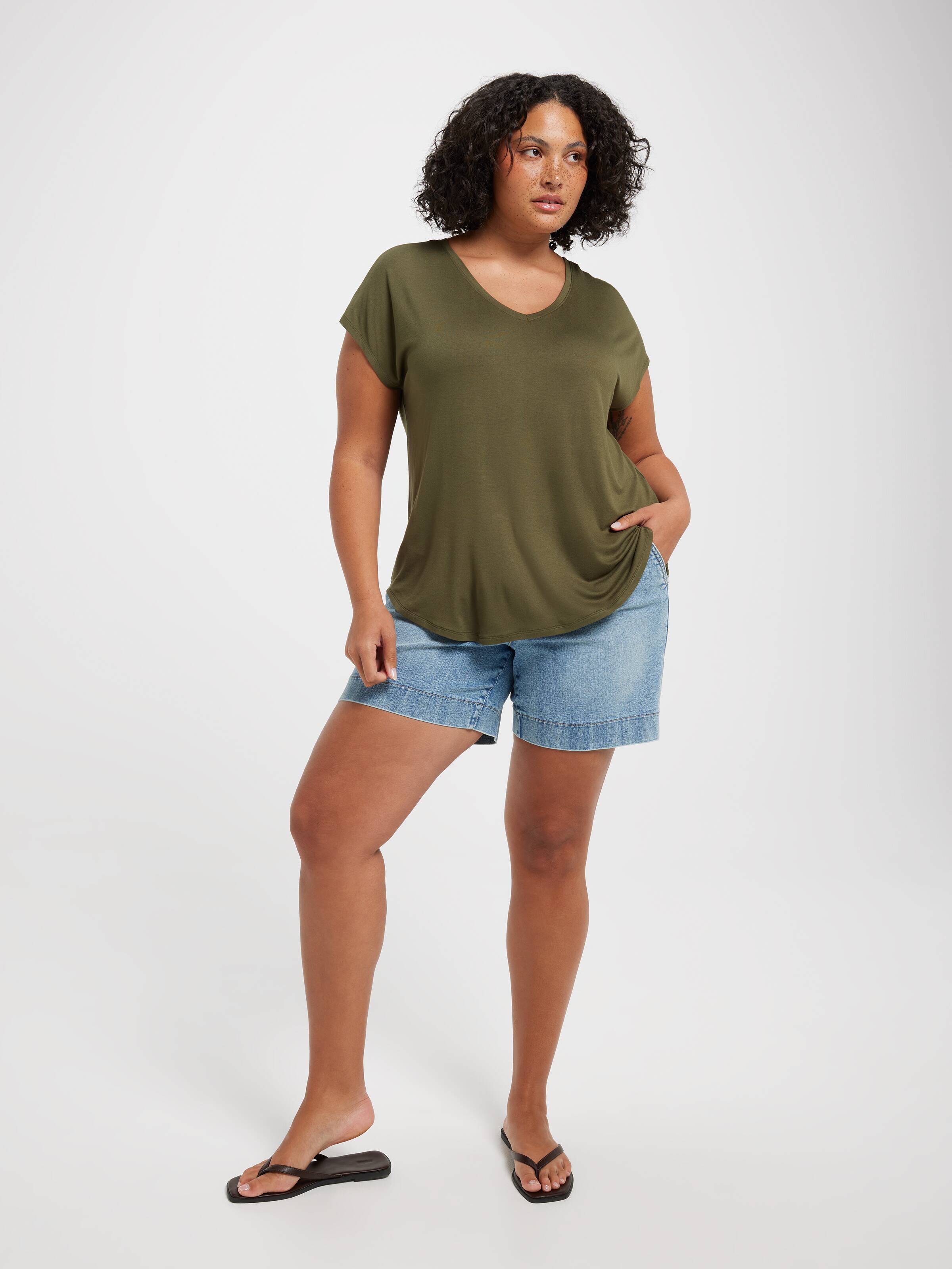 Curve Luxe V Neck Tee