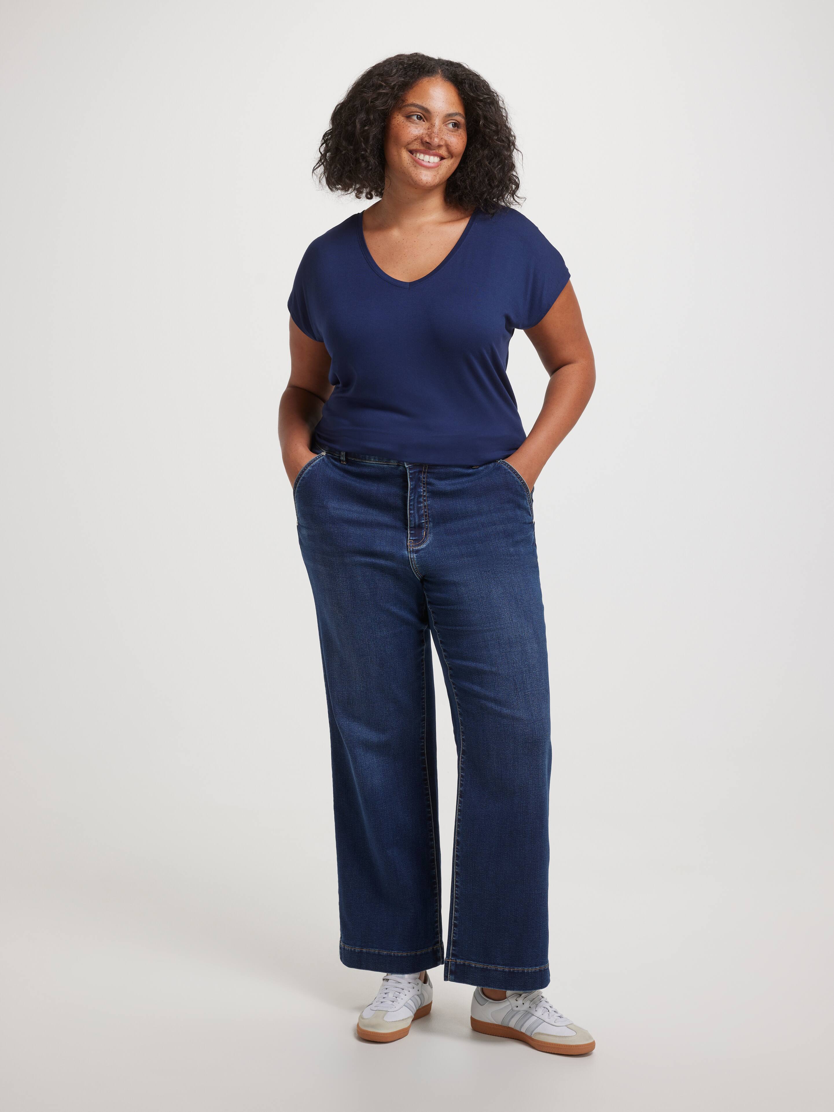 Curve Luxe V Neck Tee