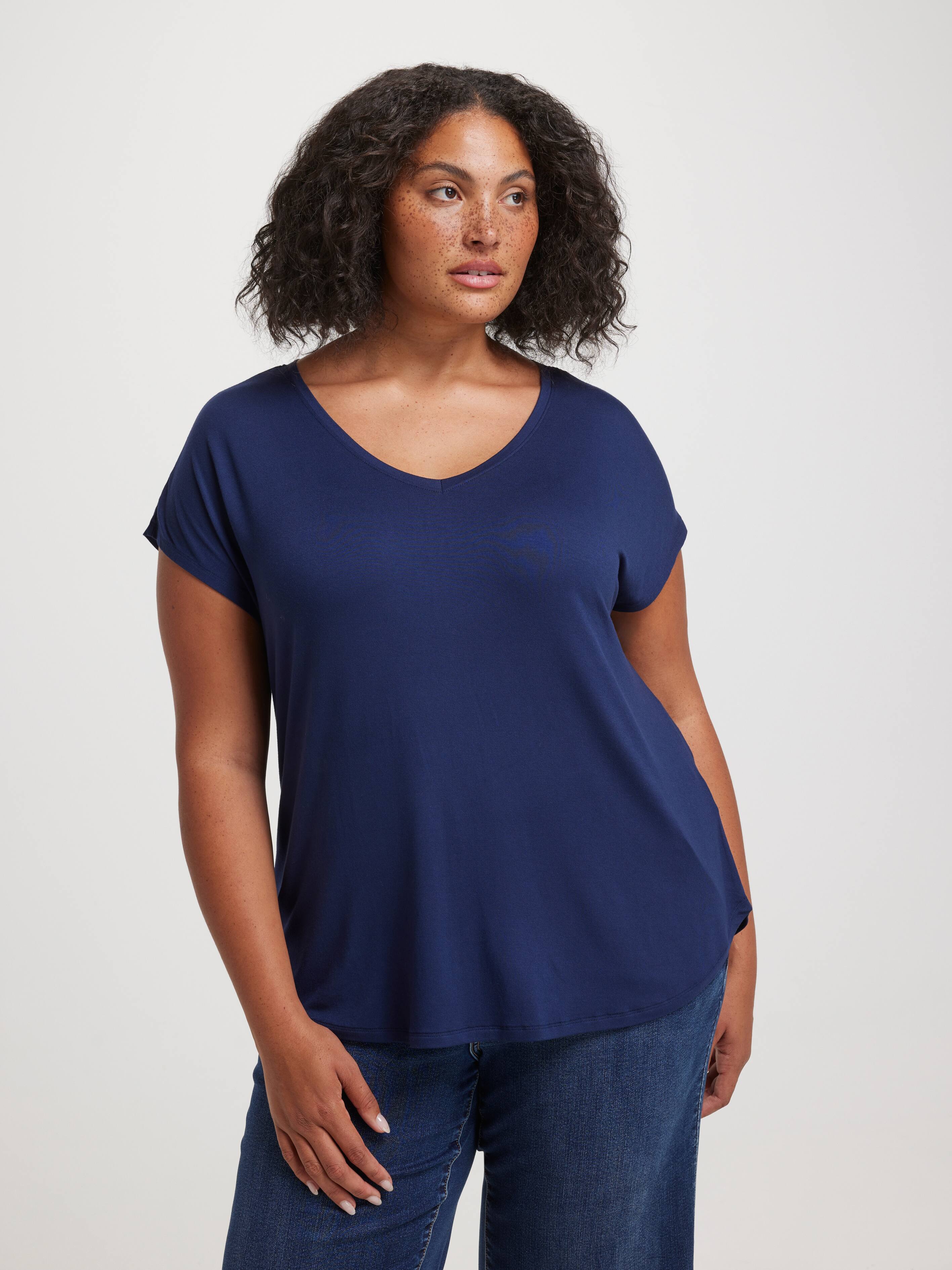 Curve Luxe V Neck Tee