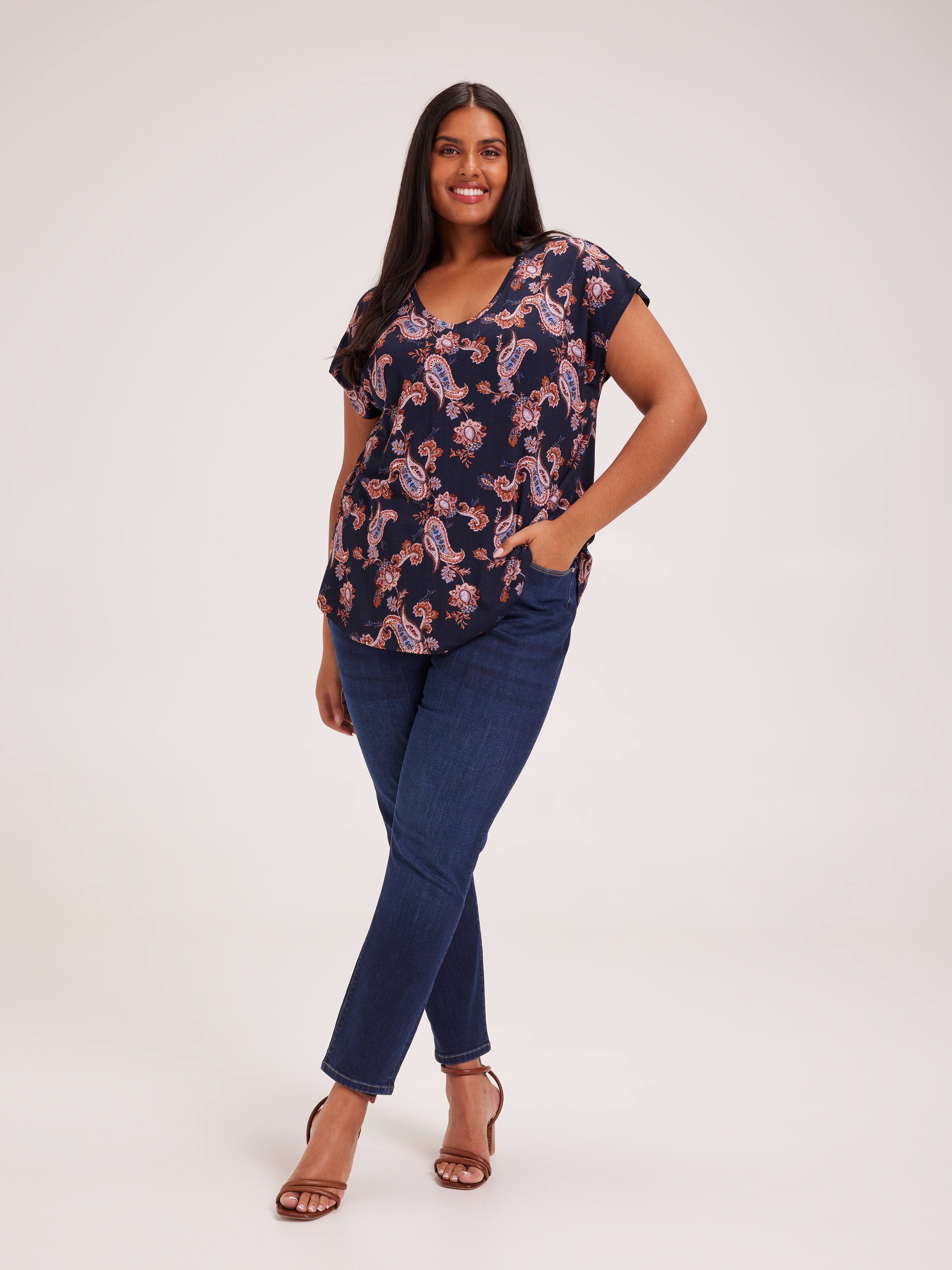 Curve Luxe V Neck Tee