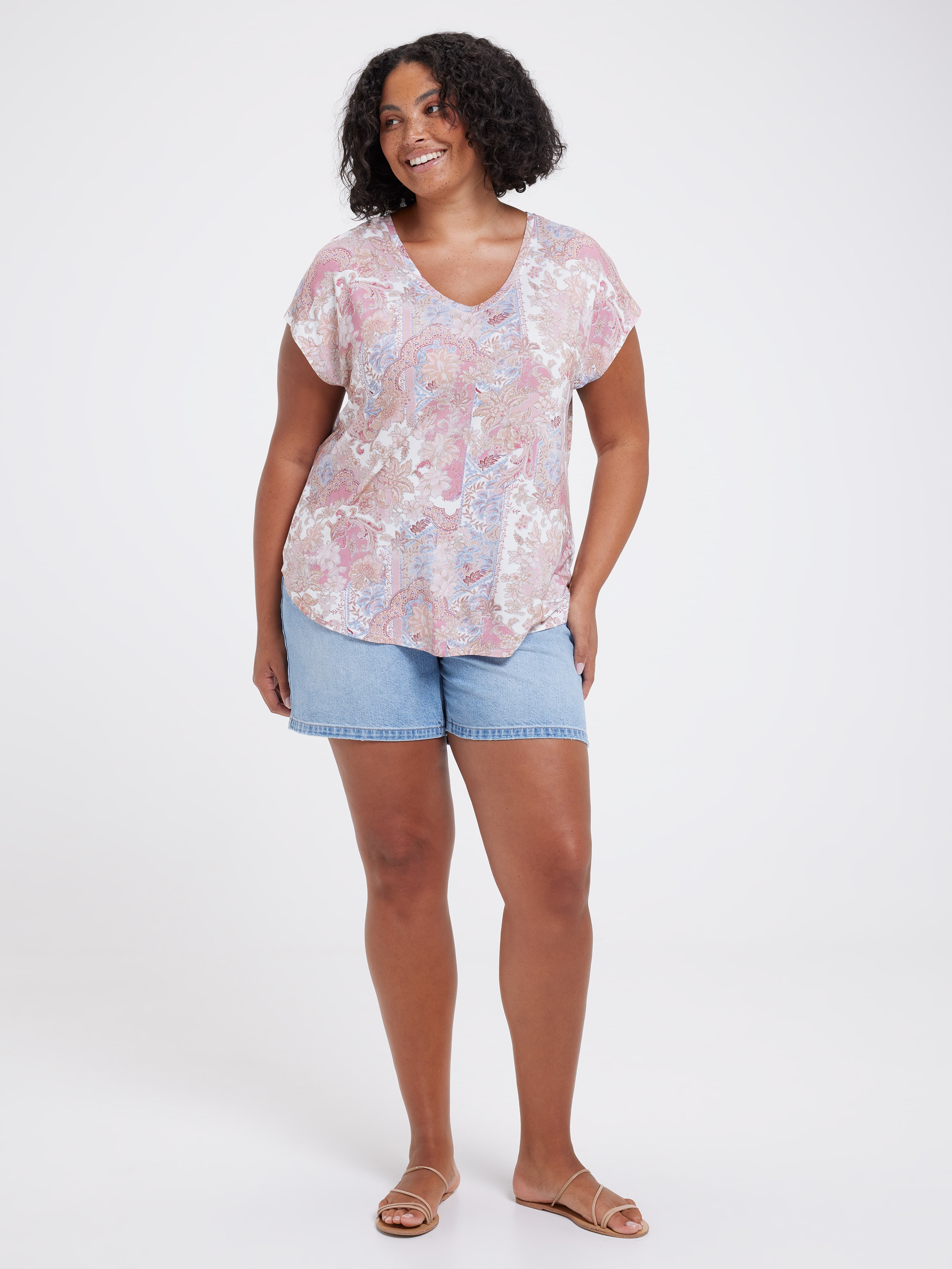 Curve Luxe V Neck Tee