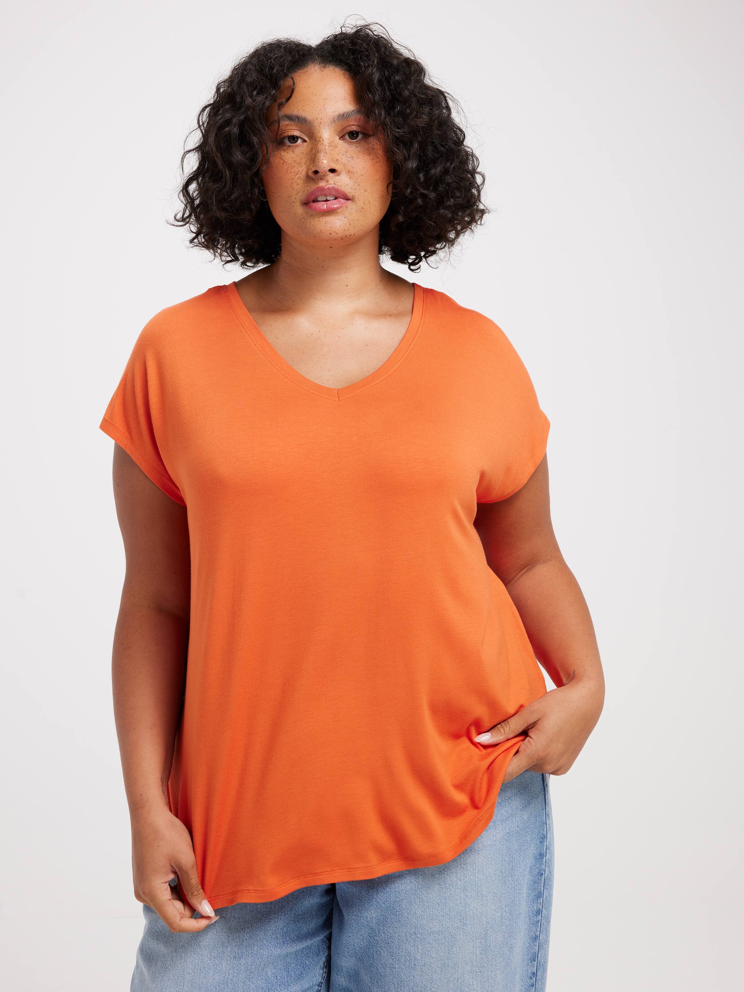 Curve Luxe V Neck Tee