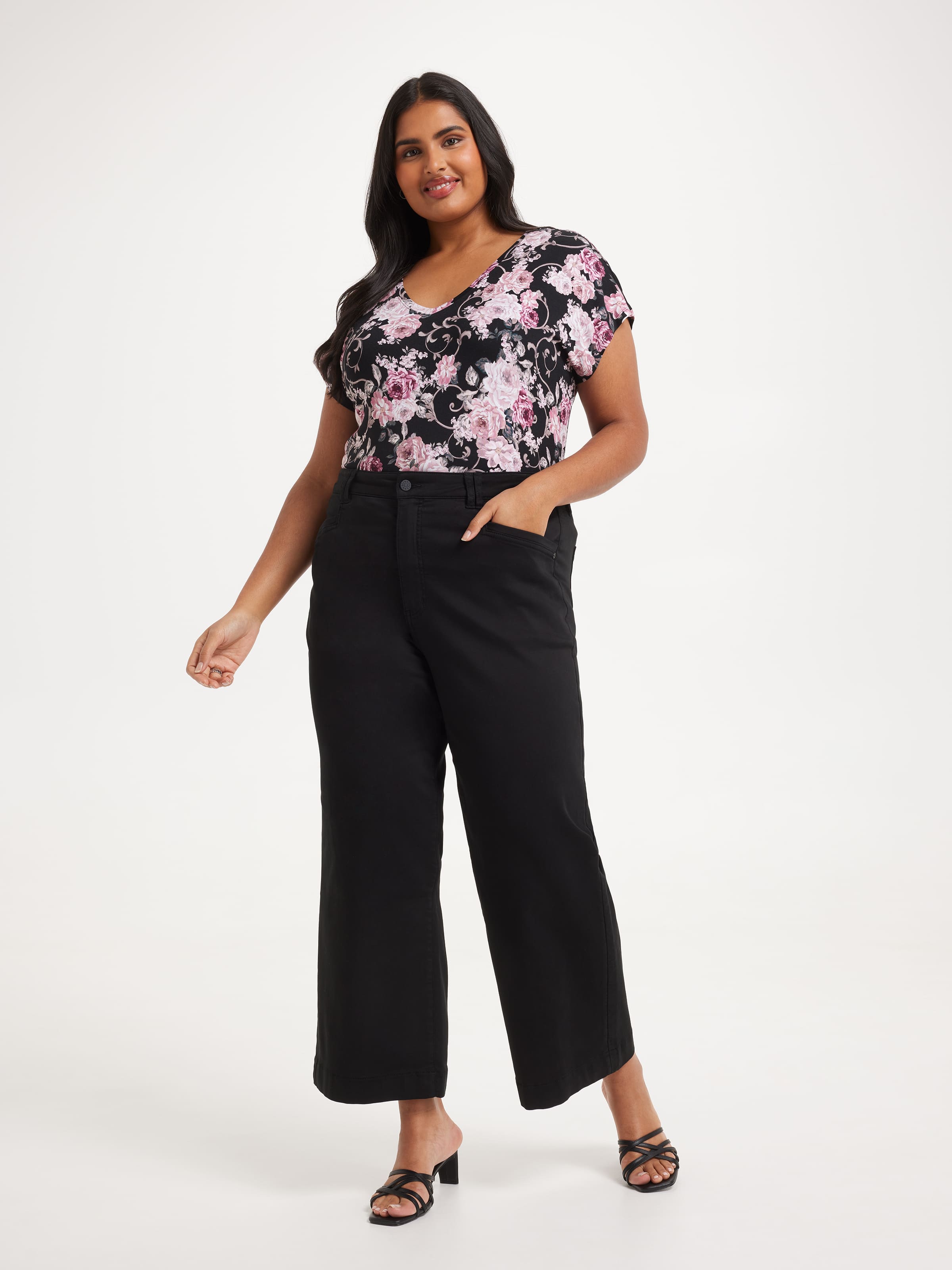 Curve Luxe V Neck Tee