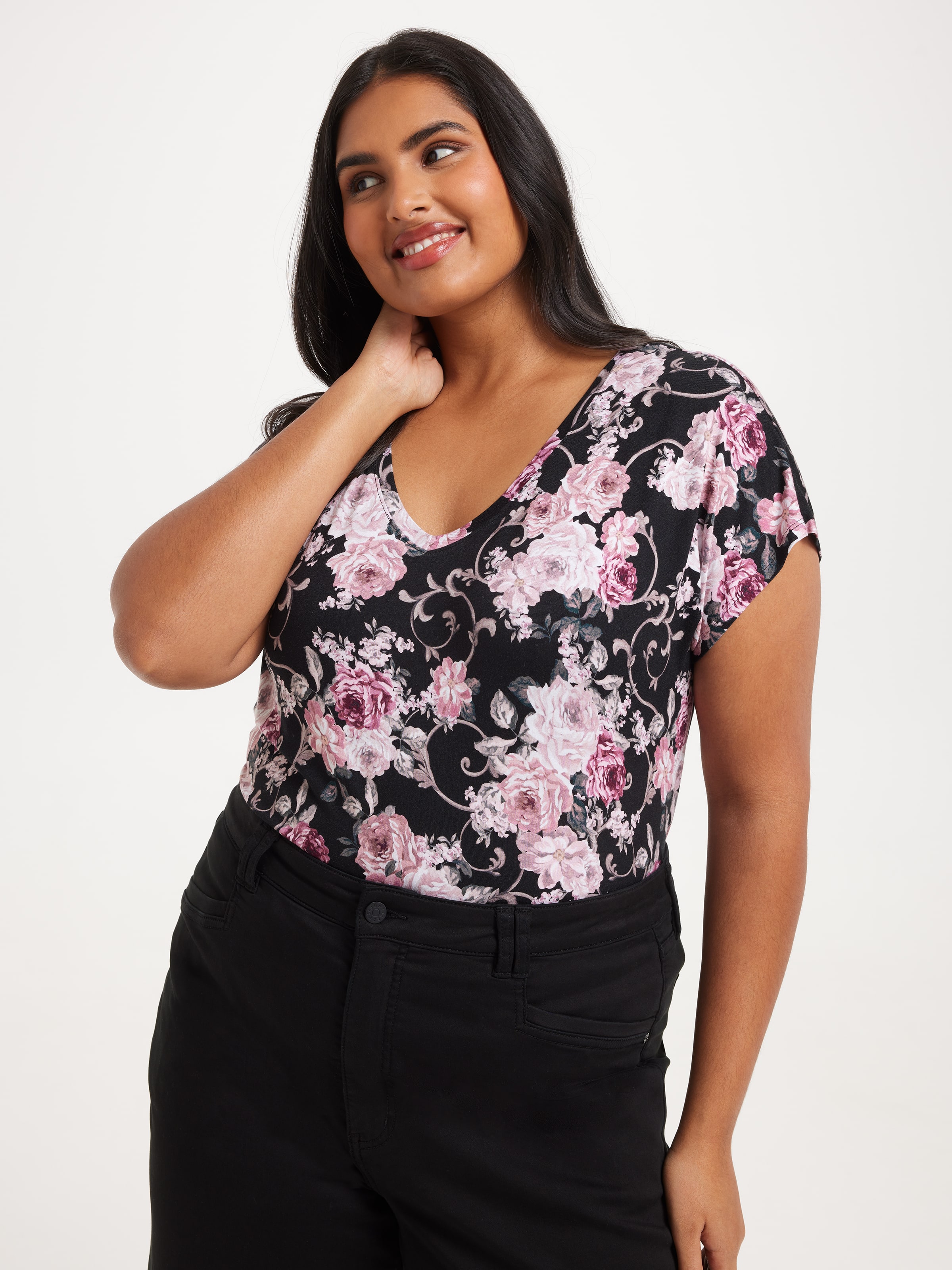 Curve Luxe V Neck Tee