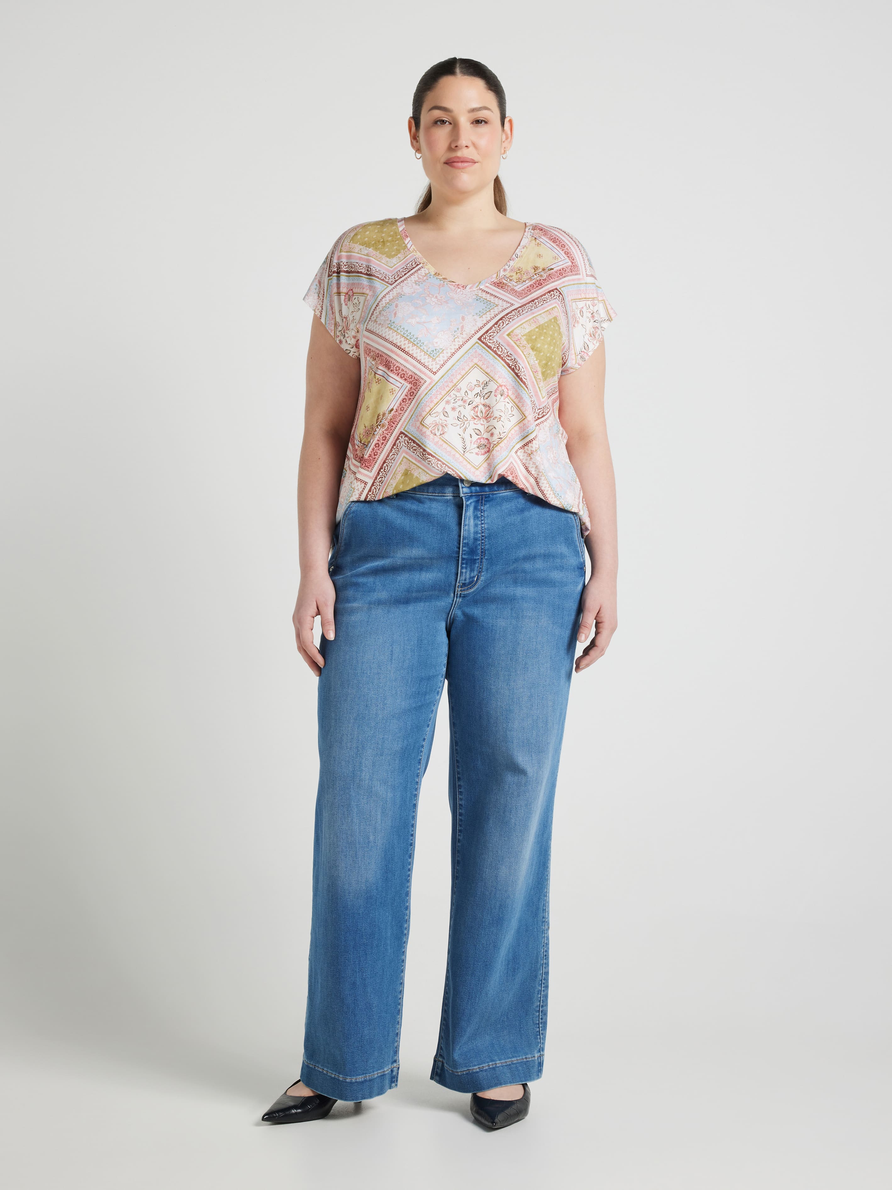 Curve Luxe V Neck Tee