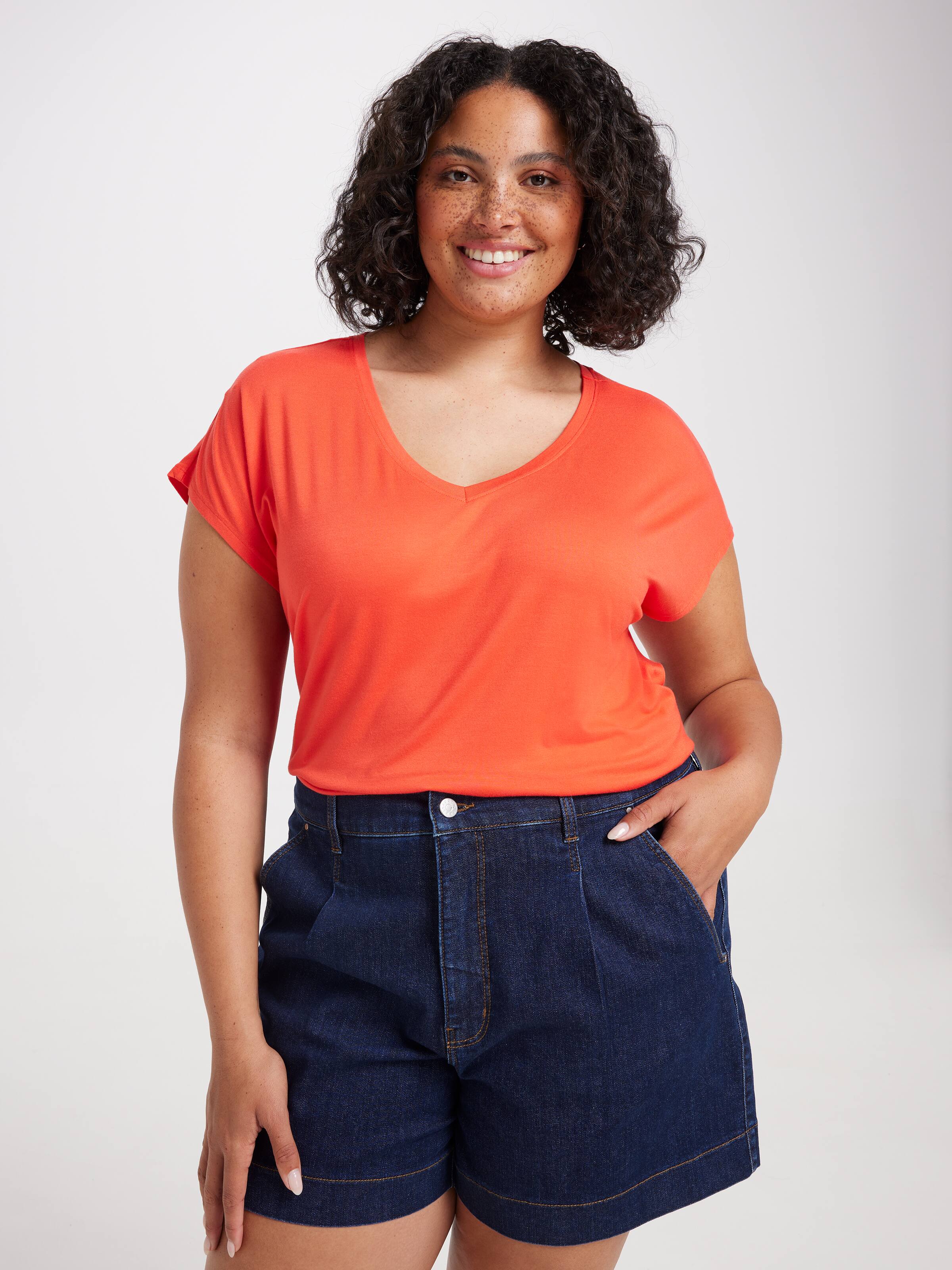 Curve Luxe V Neck Tee
