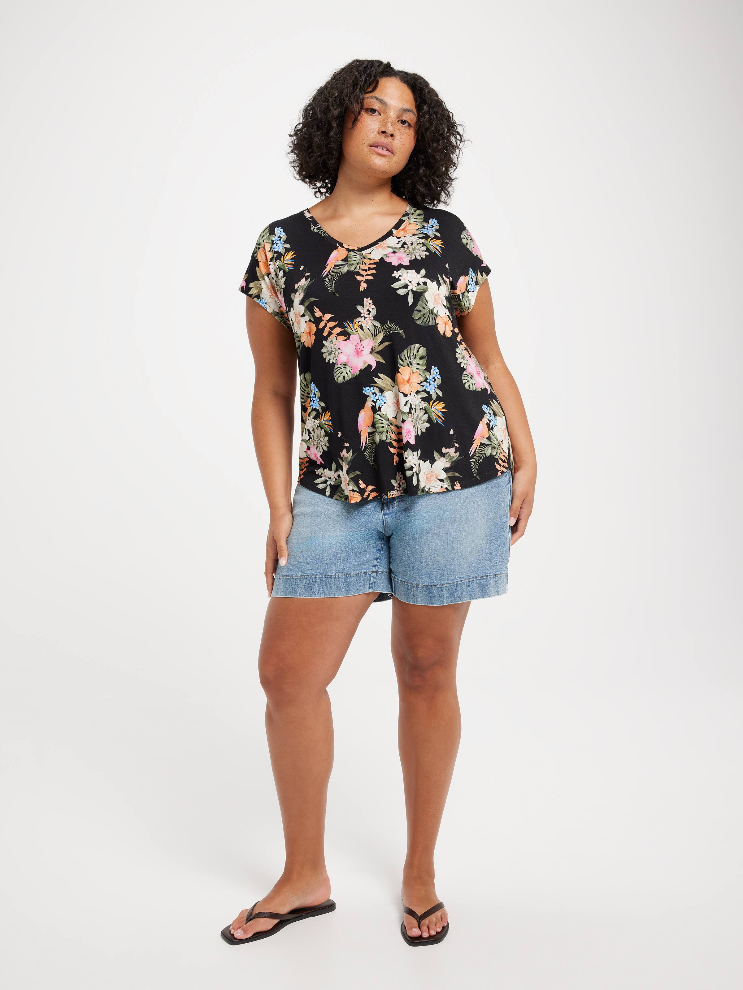 Curve Luxe V Neck Tee