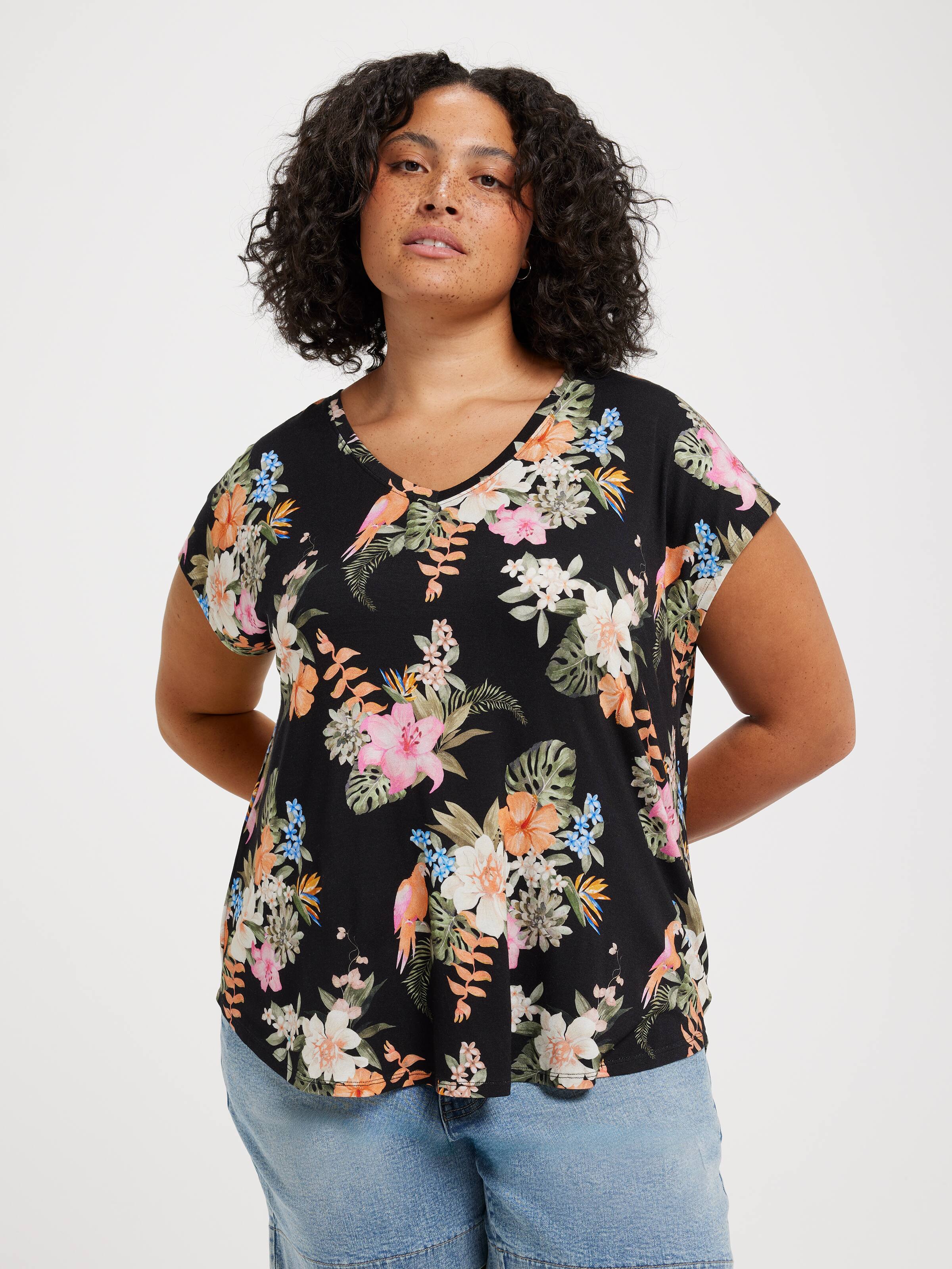 Curve Luxe V Neck Tee