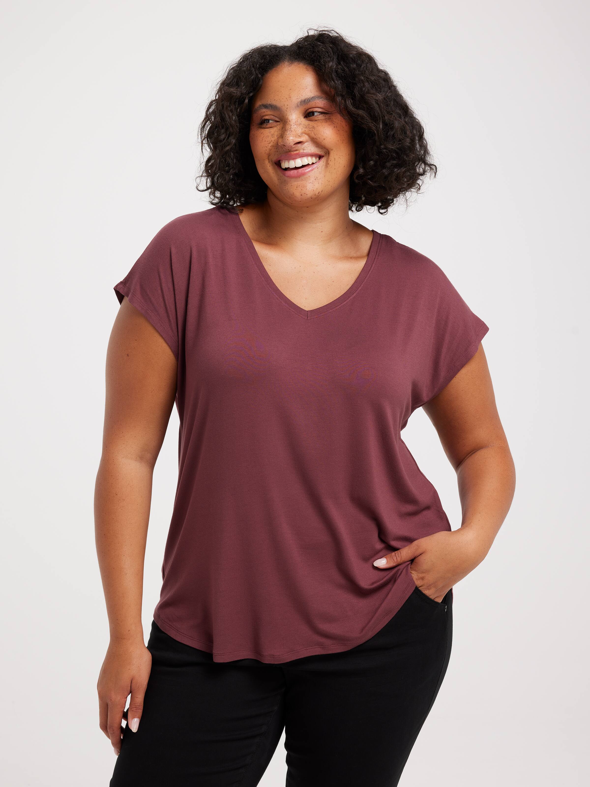 Curve Luxe V Neck Tee