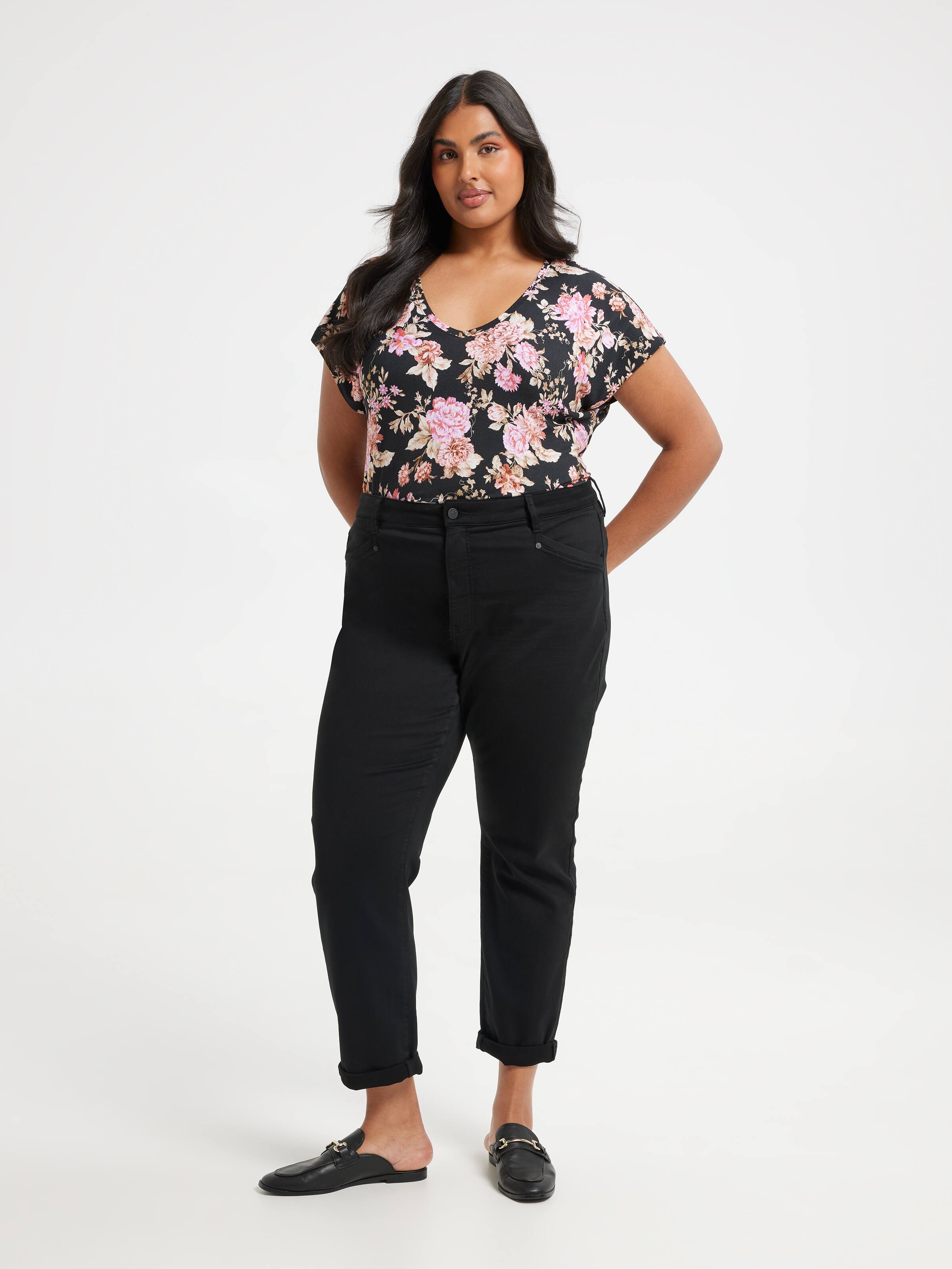 Curve Luxe V Neck Tee