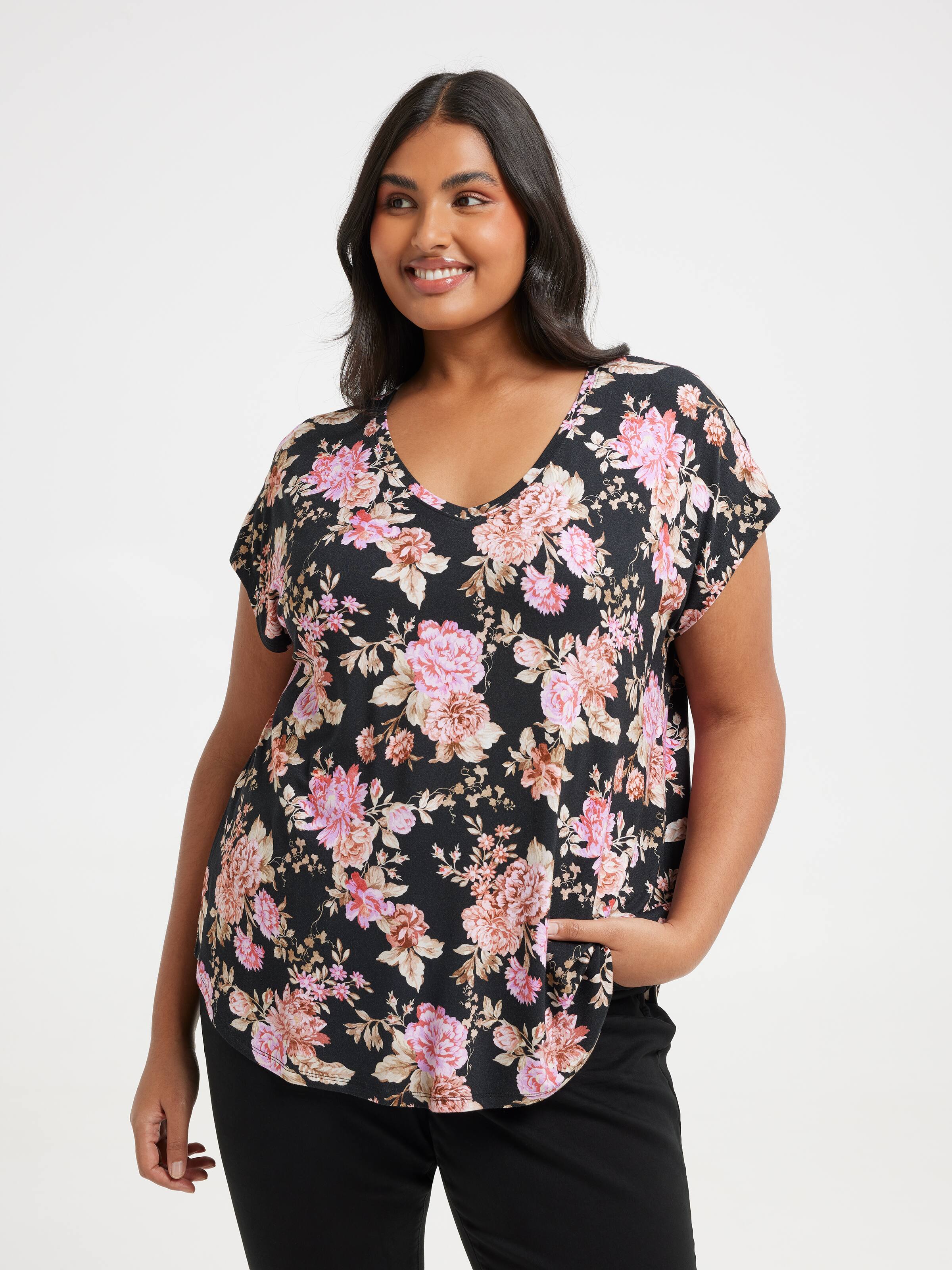 Curve Luxe V Neck Tee