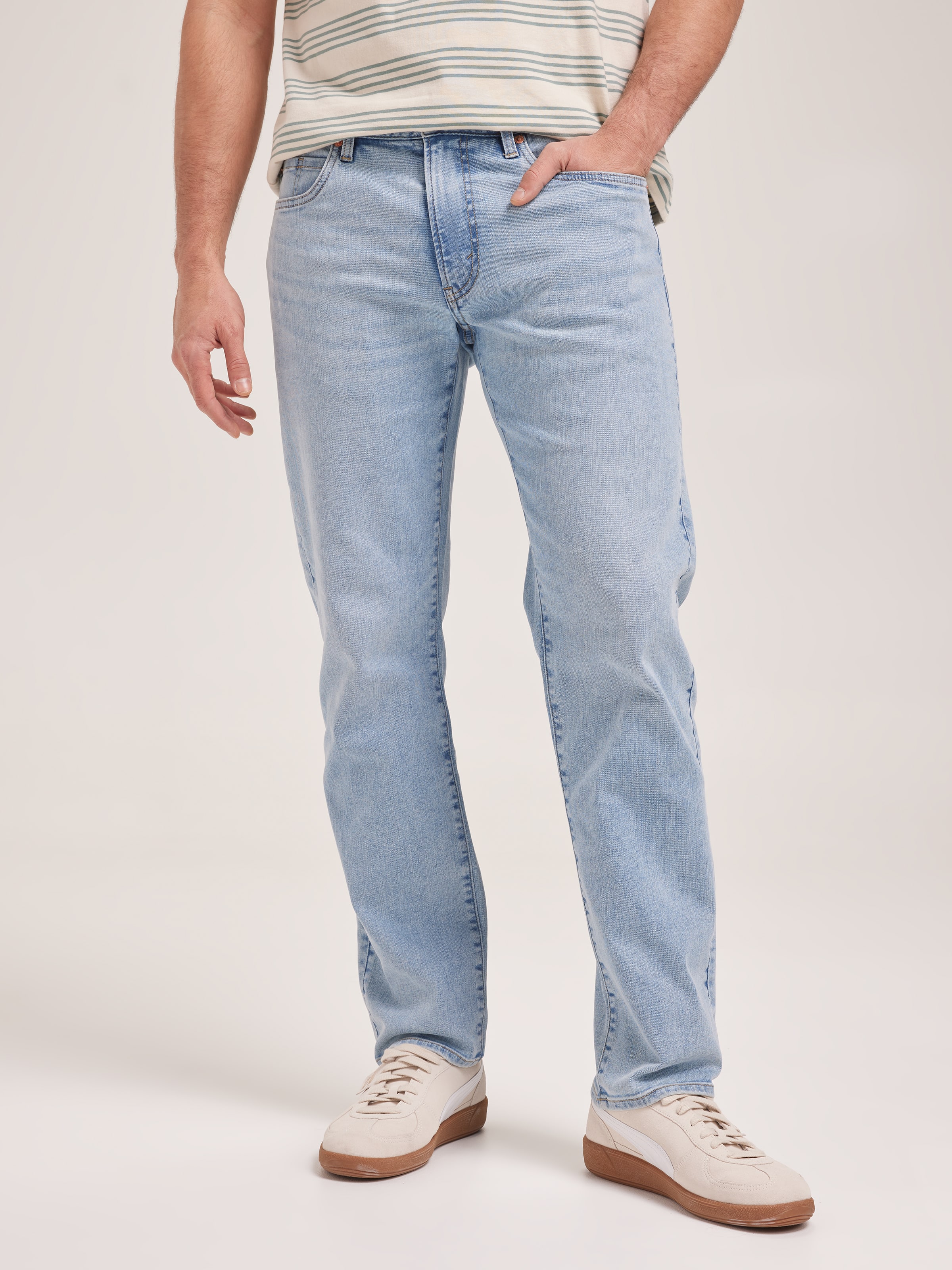 Stretch Relaxed Tapered Leg