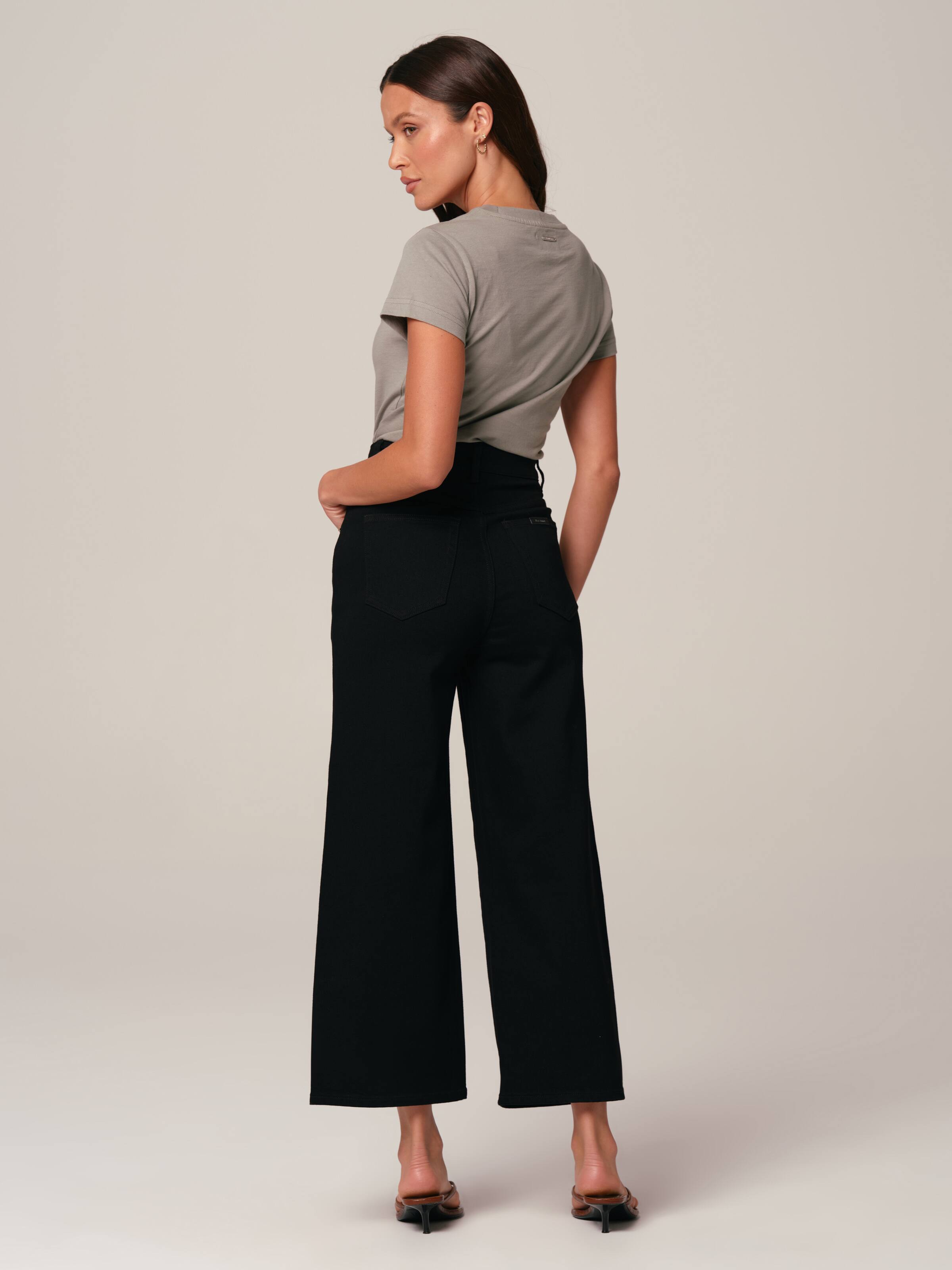 Hi Aline Crop In Black