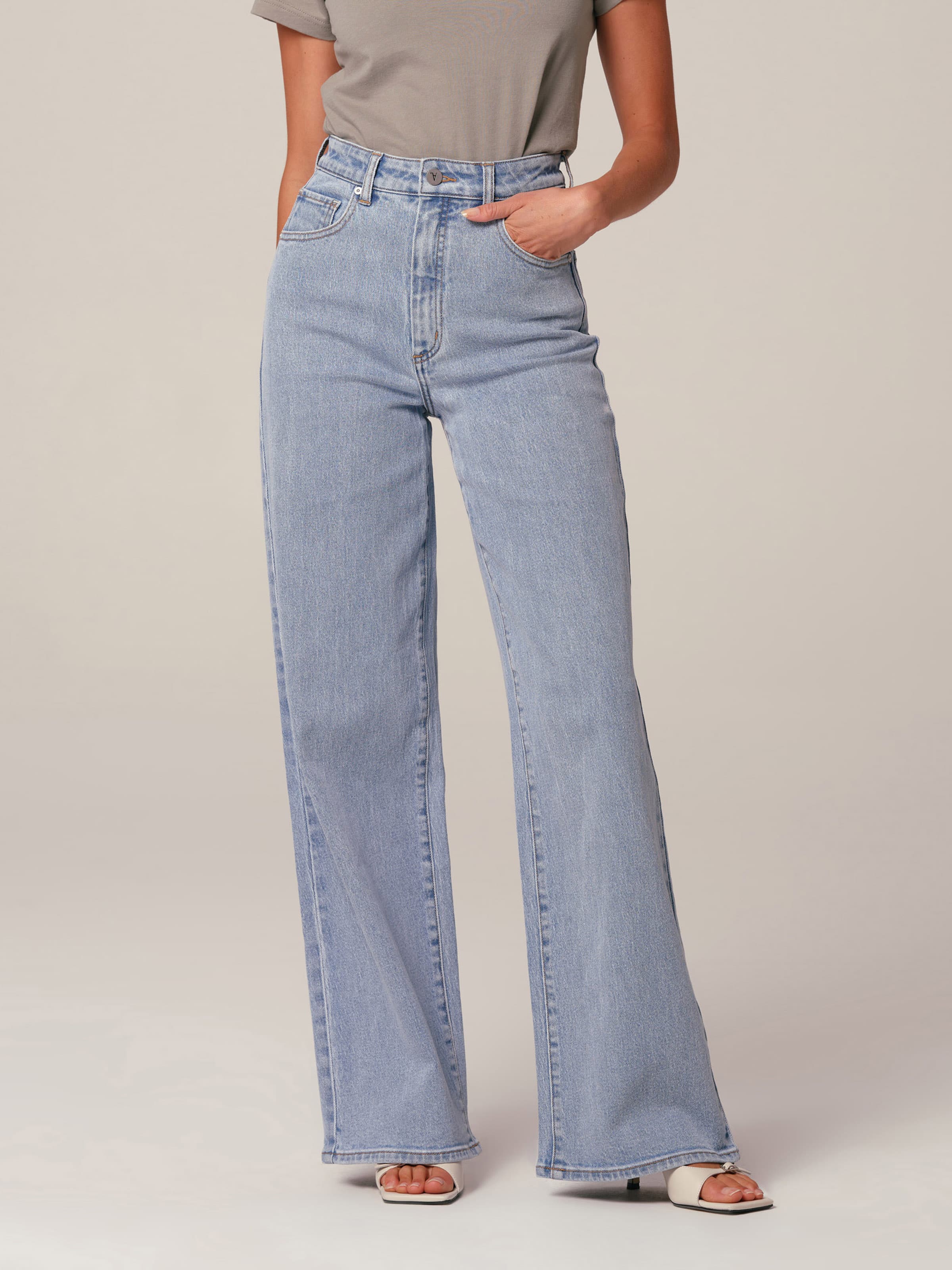 Hi Aline Jean In Courtney