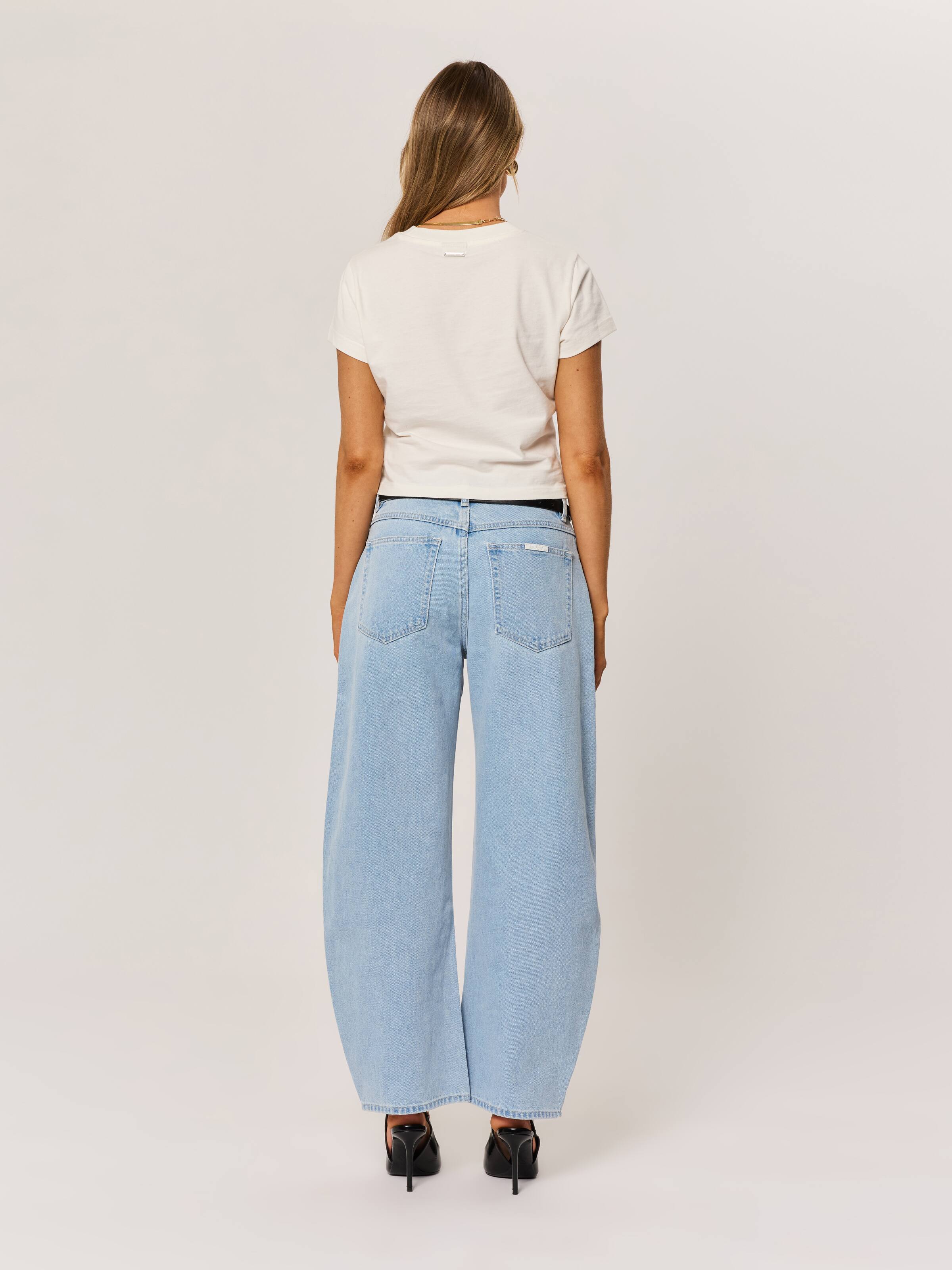 Mid Rise Balloon Jean In Courtney