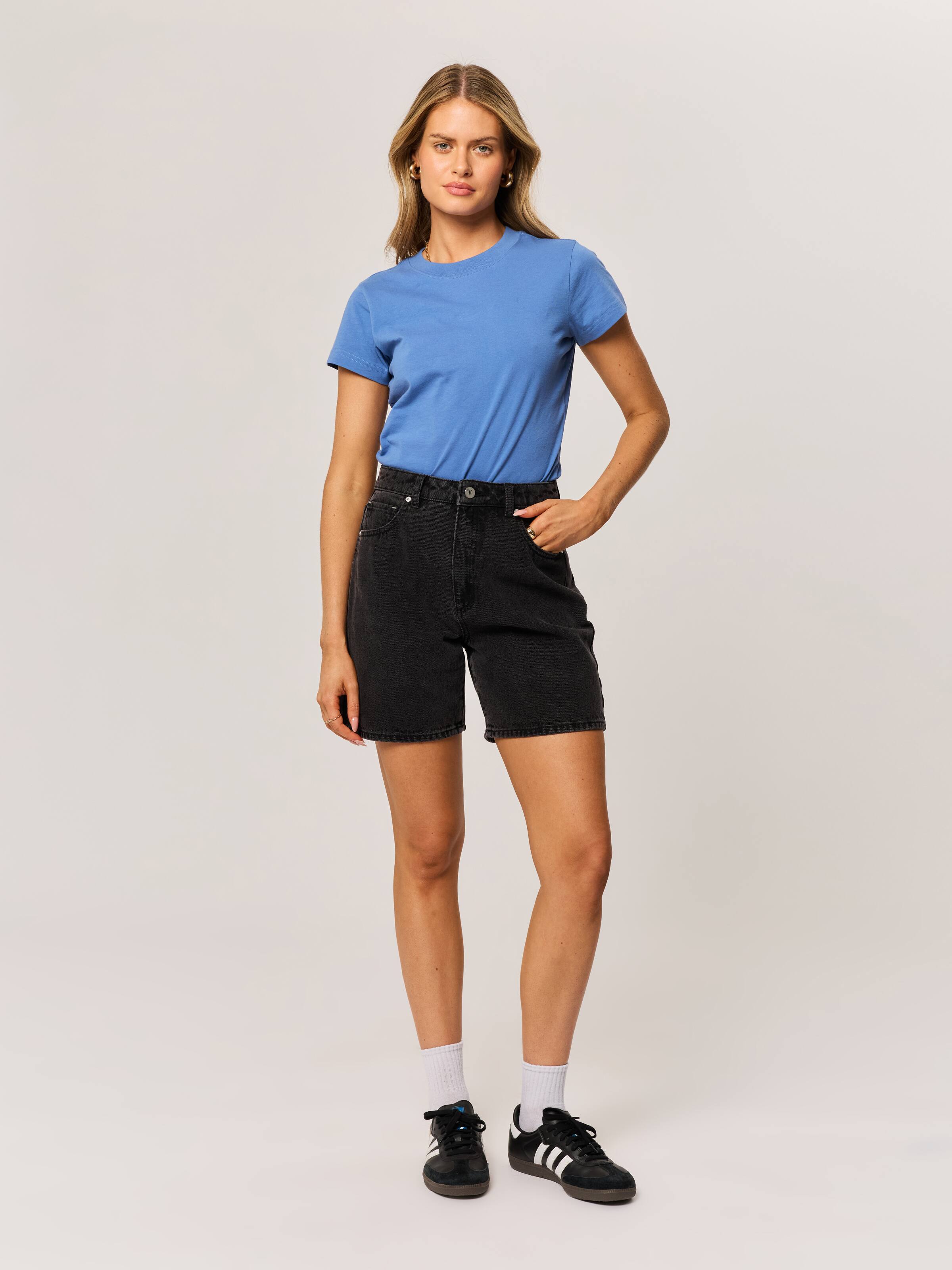 Relaxed Short In Grace