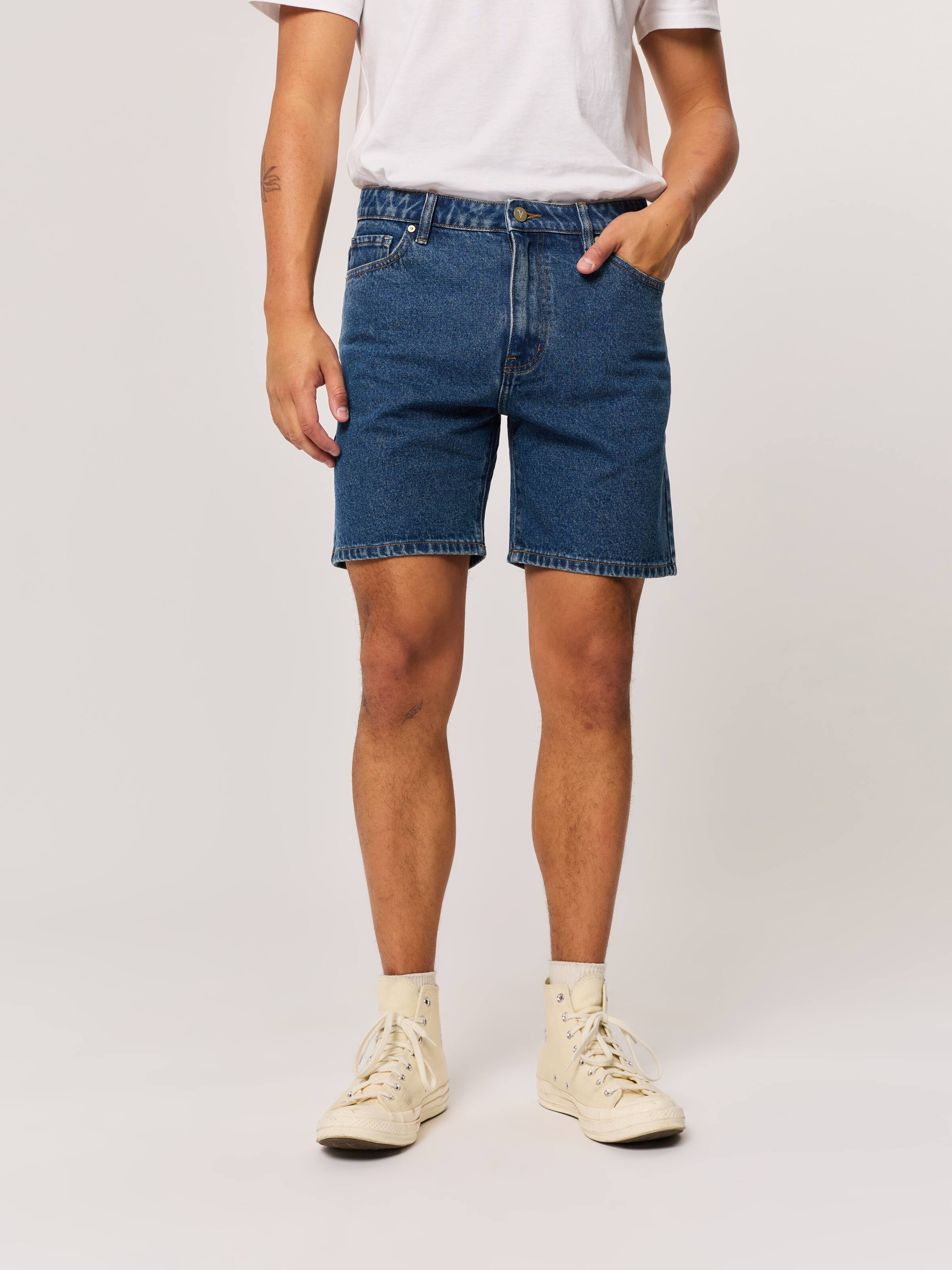 Straight Short In Ross