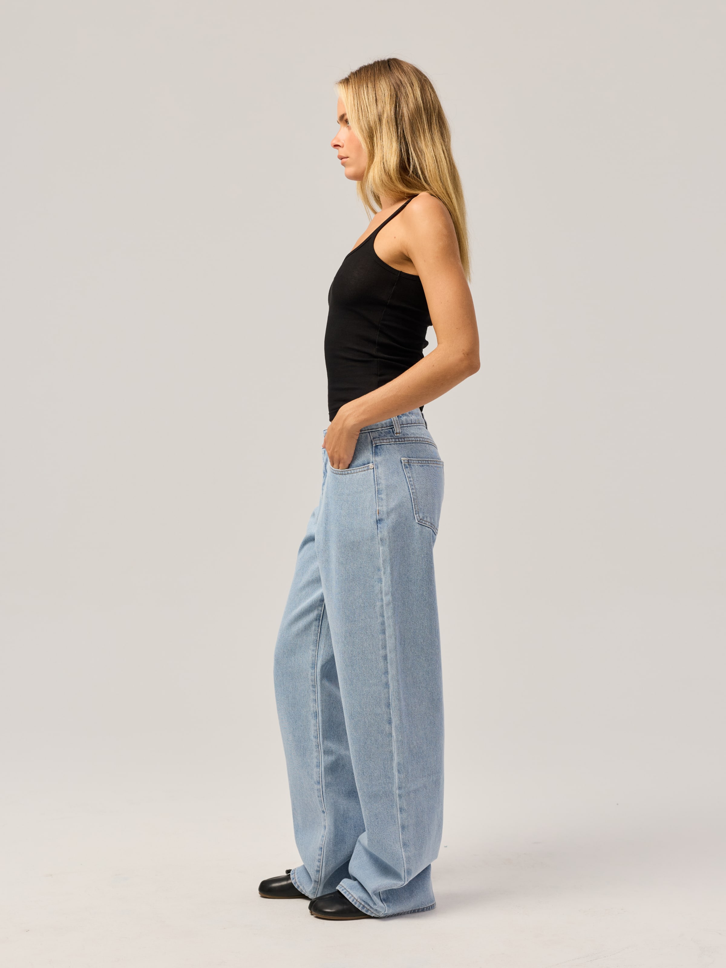 Mid Loose Jean In Courtney