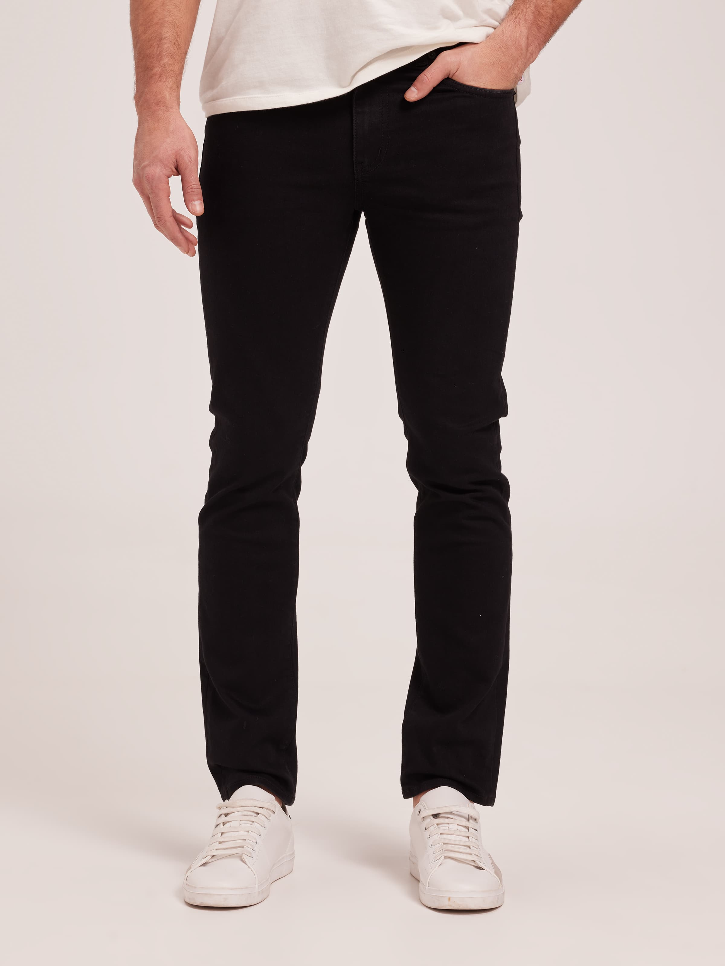 R2 Slim Black Jean
