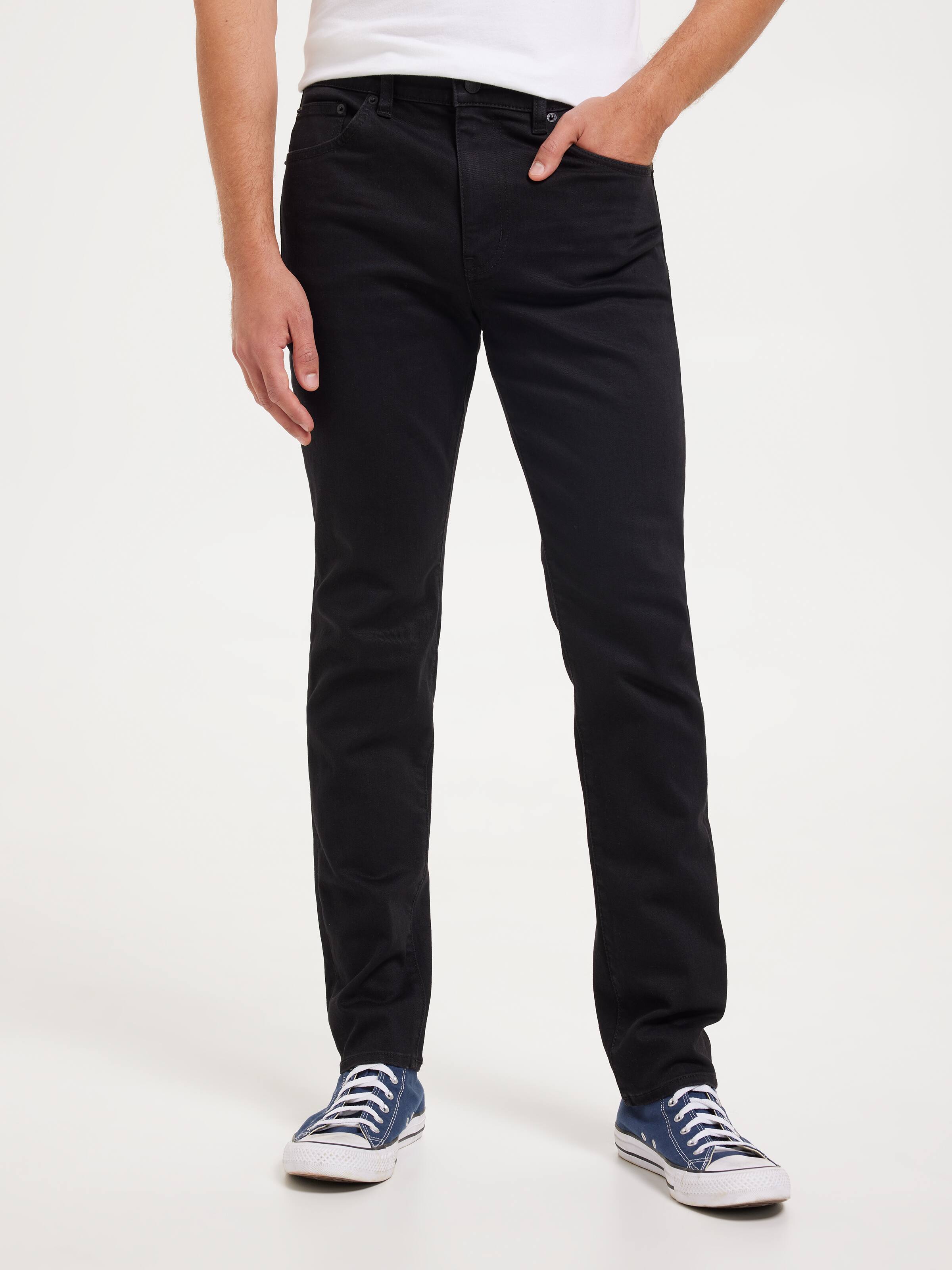 R2 Slim Black Jean