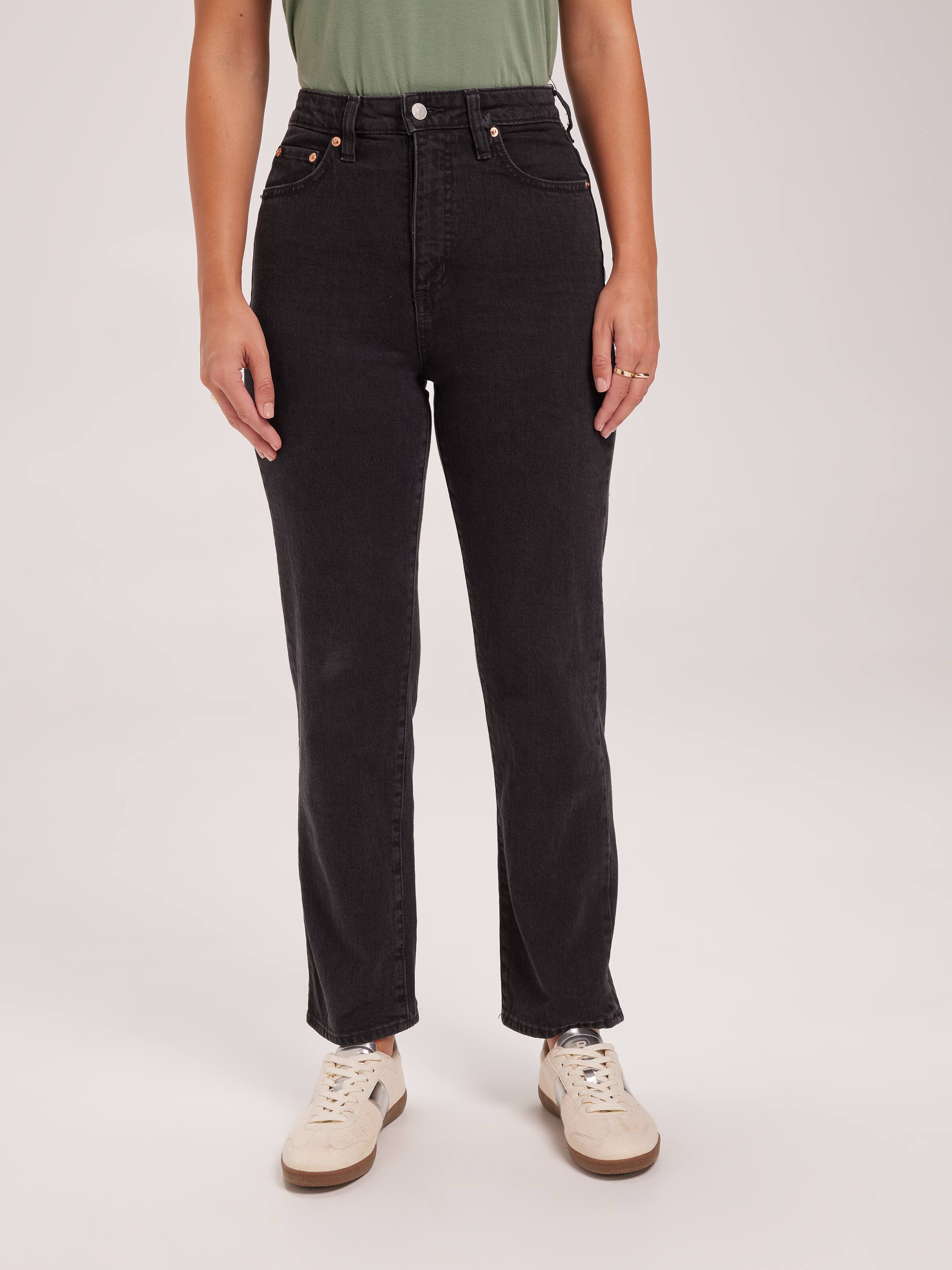 Hi Straight Curvy In Black Murmur
