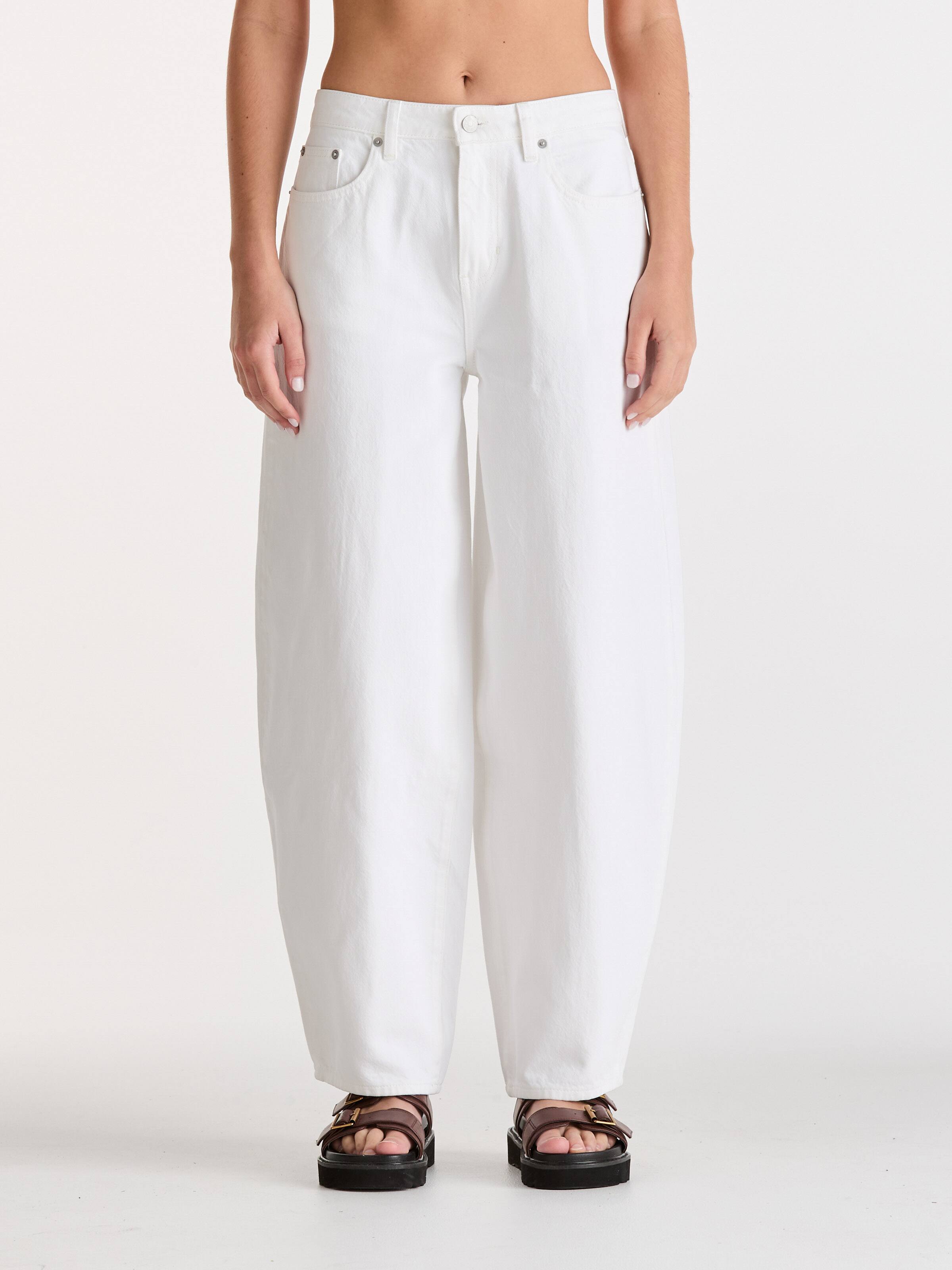 Mid Barrel Jean In Bright White