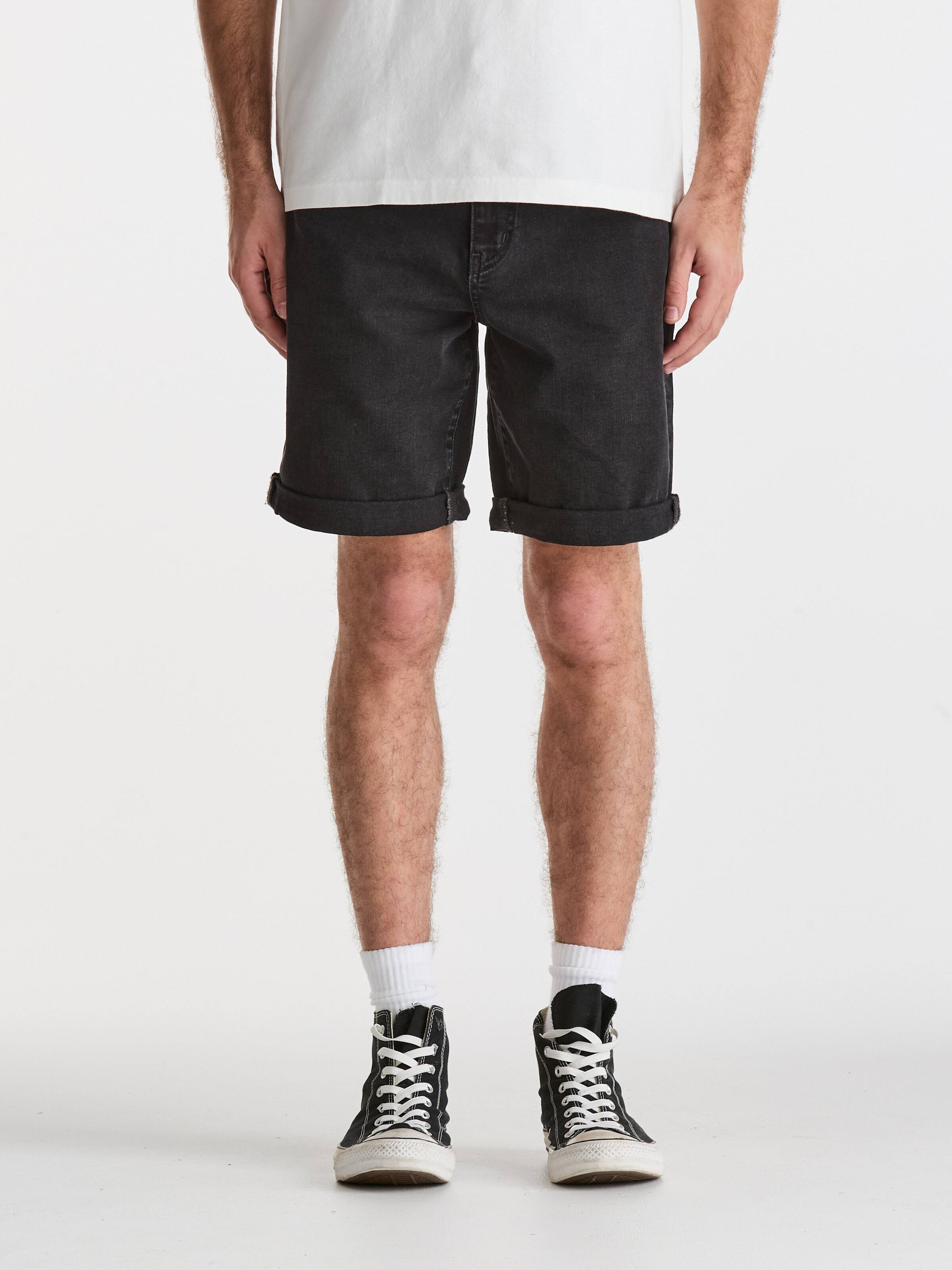 R3 Short In Grazed Black