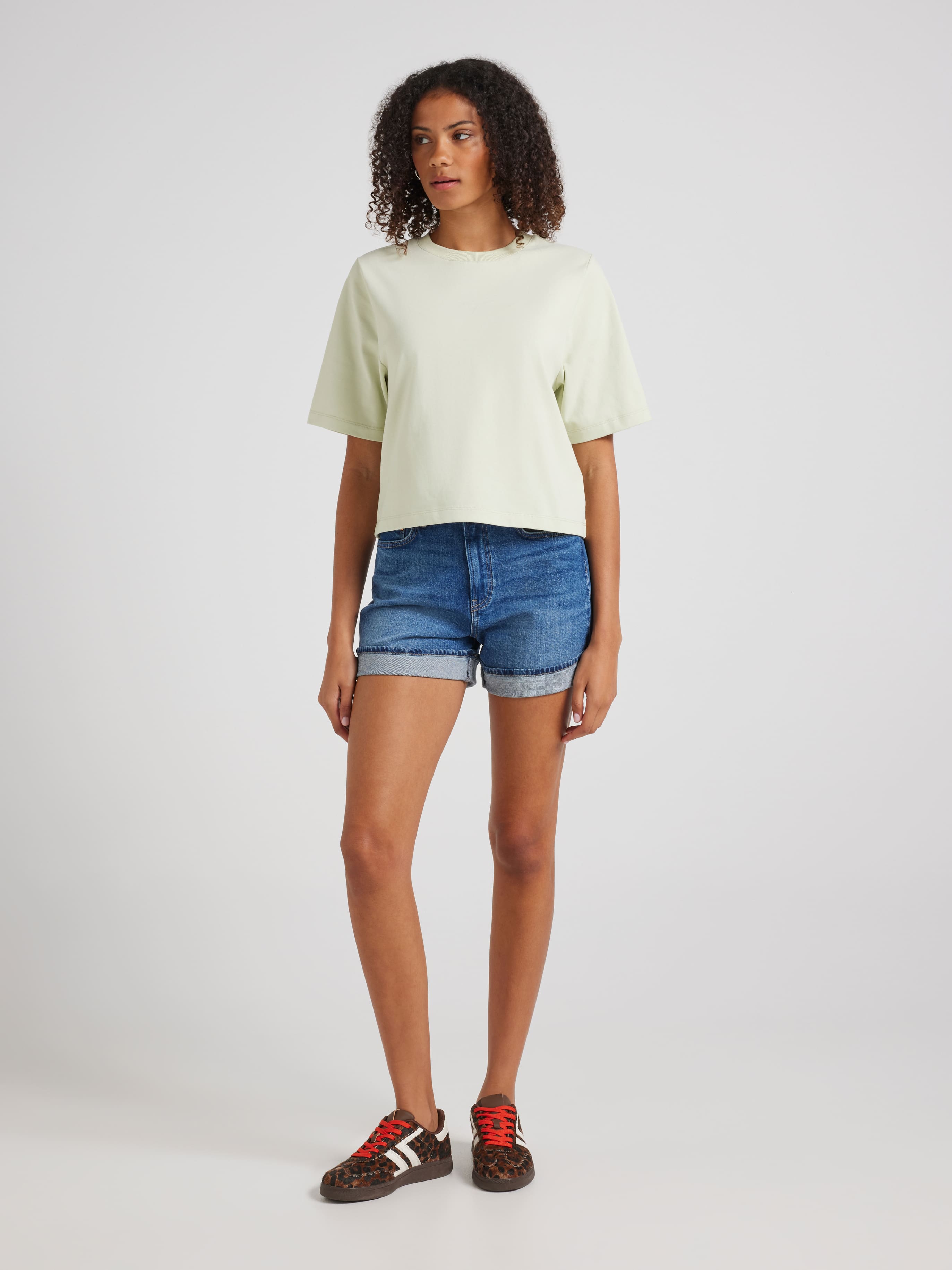 Heidi Cuffed Relaxed Shorts In Mid Brushed Classic Blue