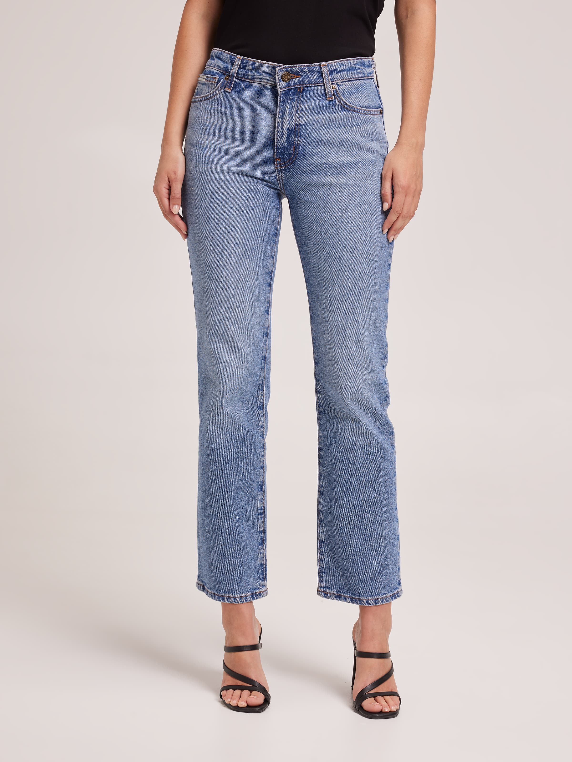Jeans G08 Mid Straight In Light Wash