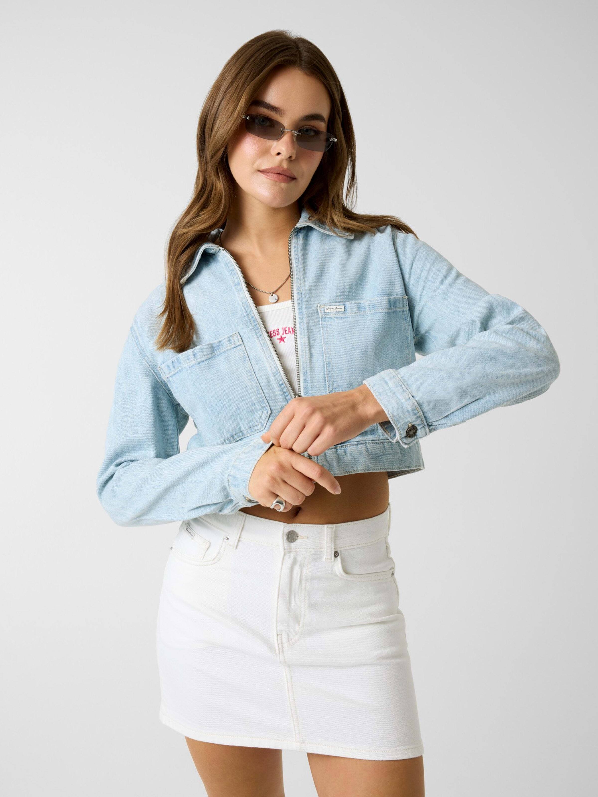 Jeans Cropped Zipped Trucker In Ultra Light Pool Water
