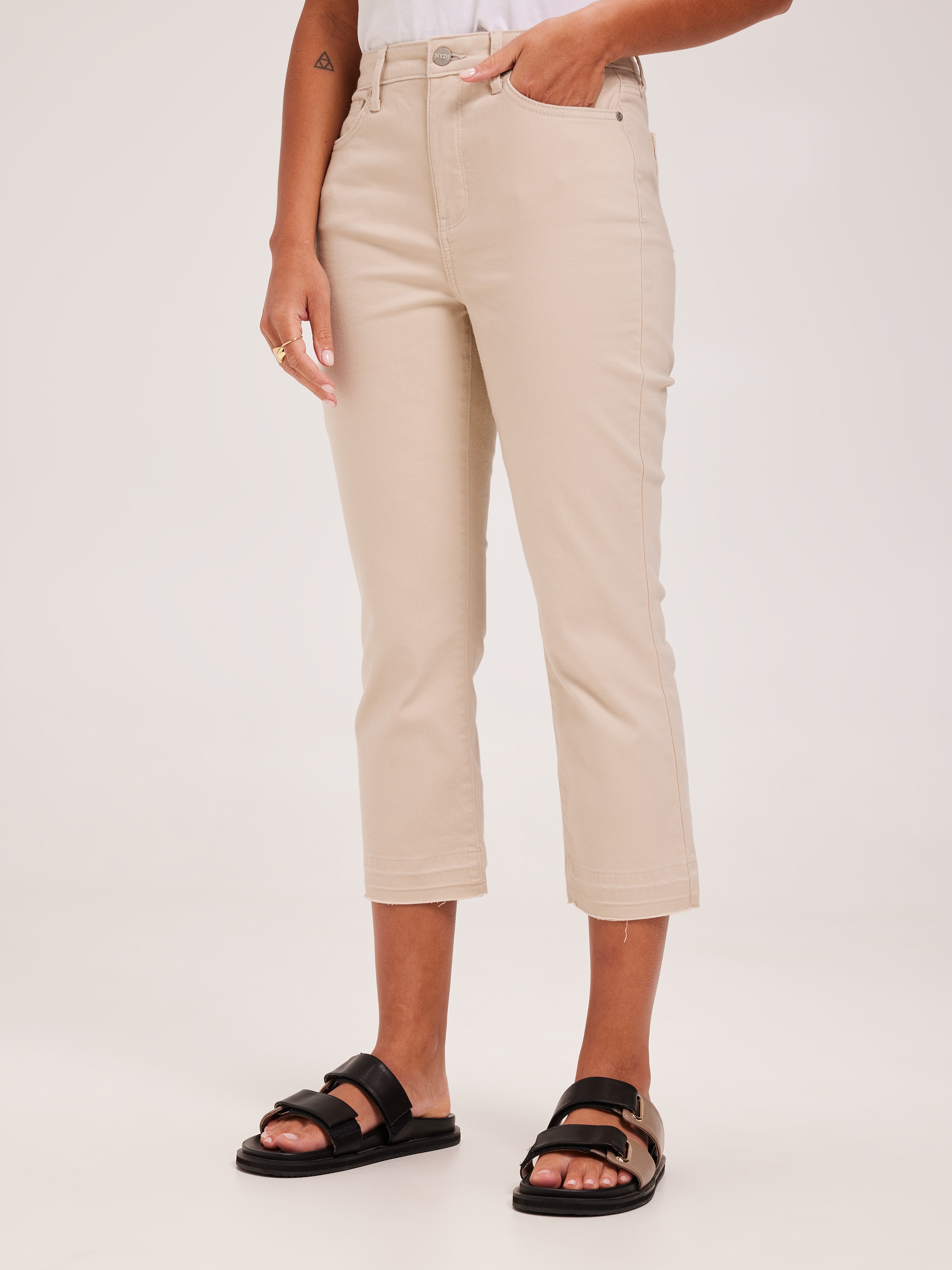 Joni High Rise Relaxed Capri In Lakefront - Just Jeans Online