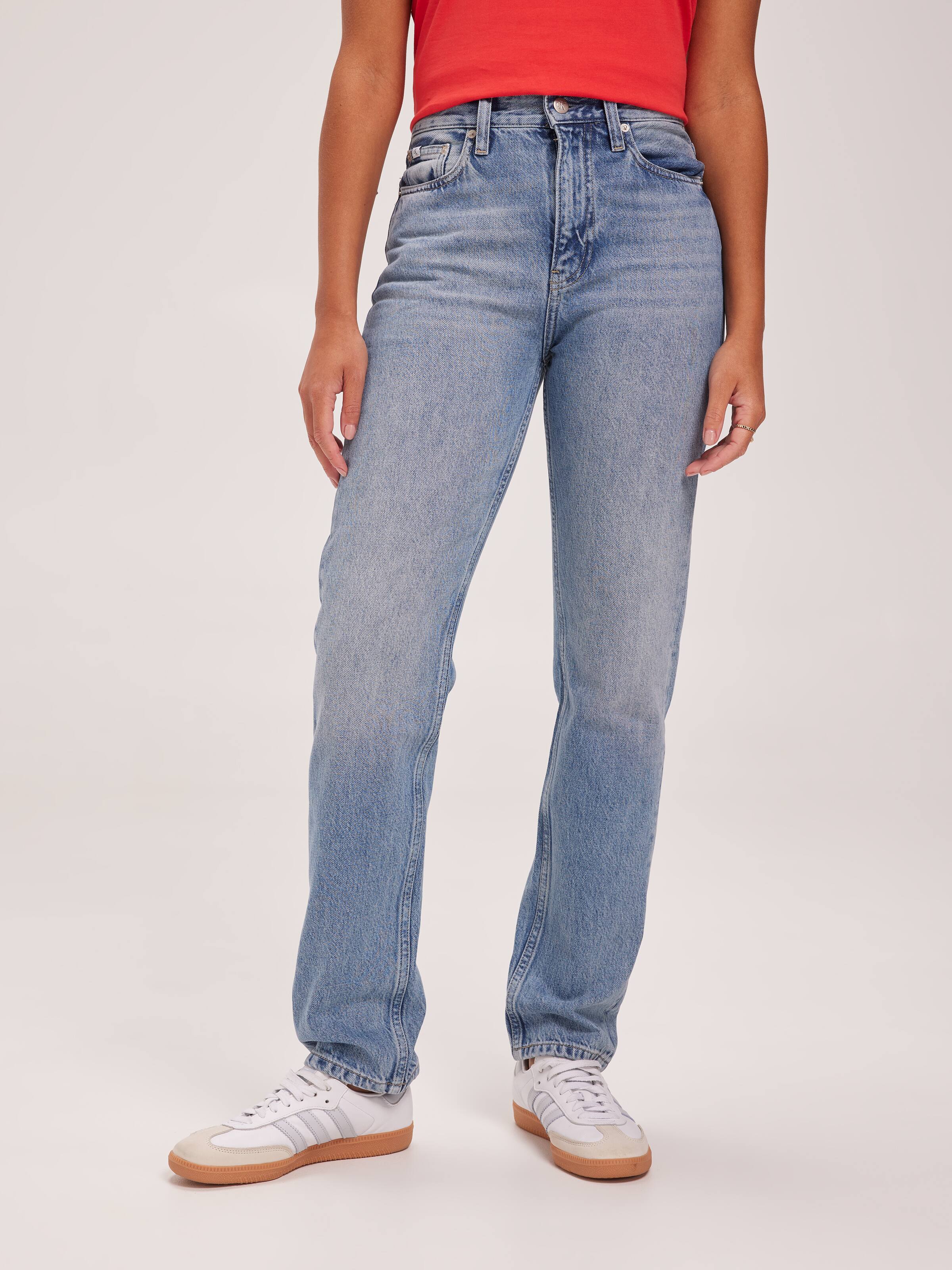 Authentic Slim Straight In Denim Light