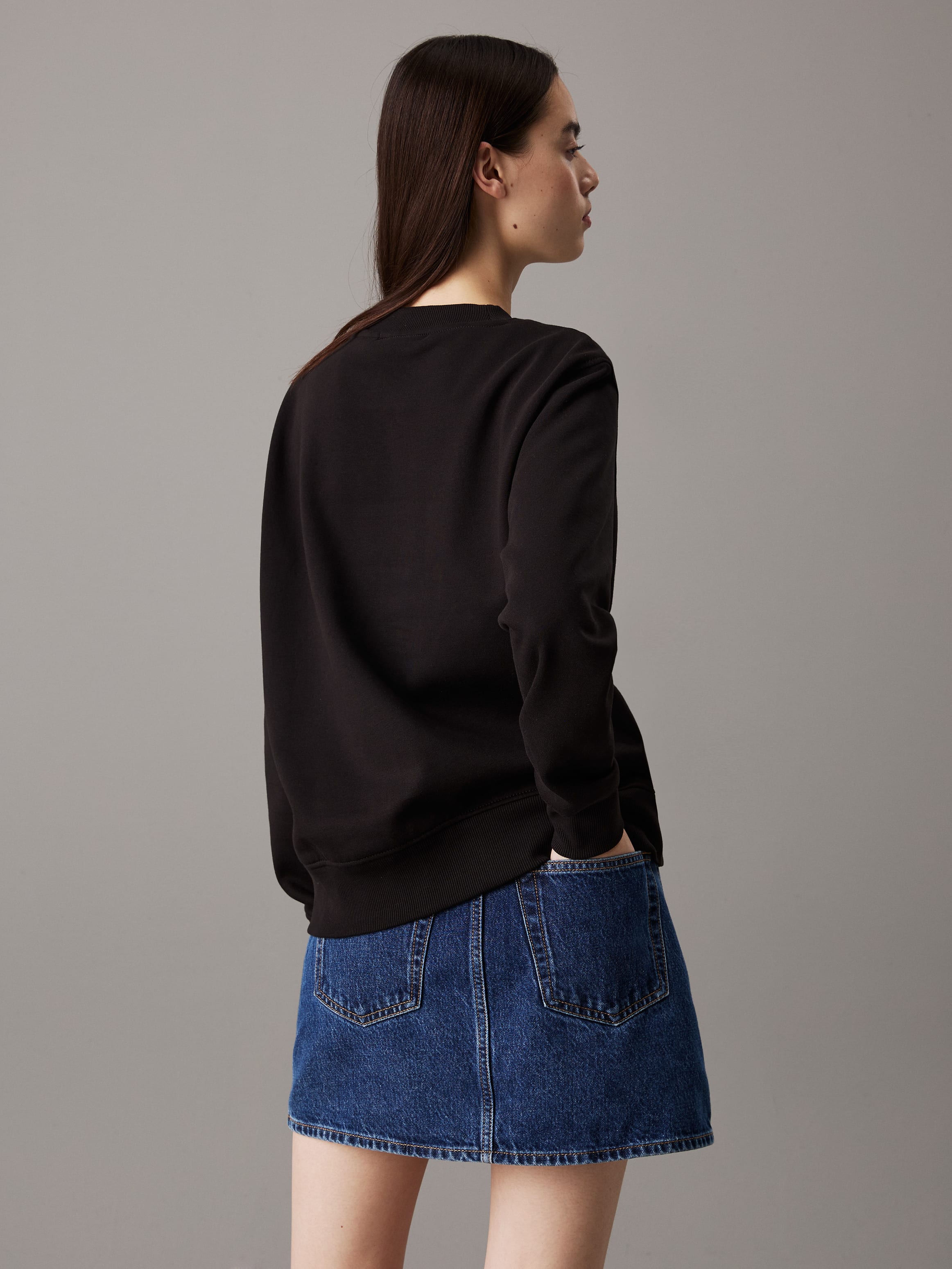 Institutional Graphic Reg Cn In Black